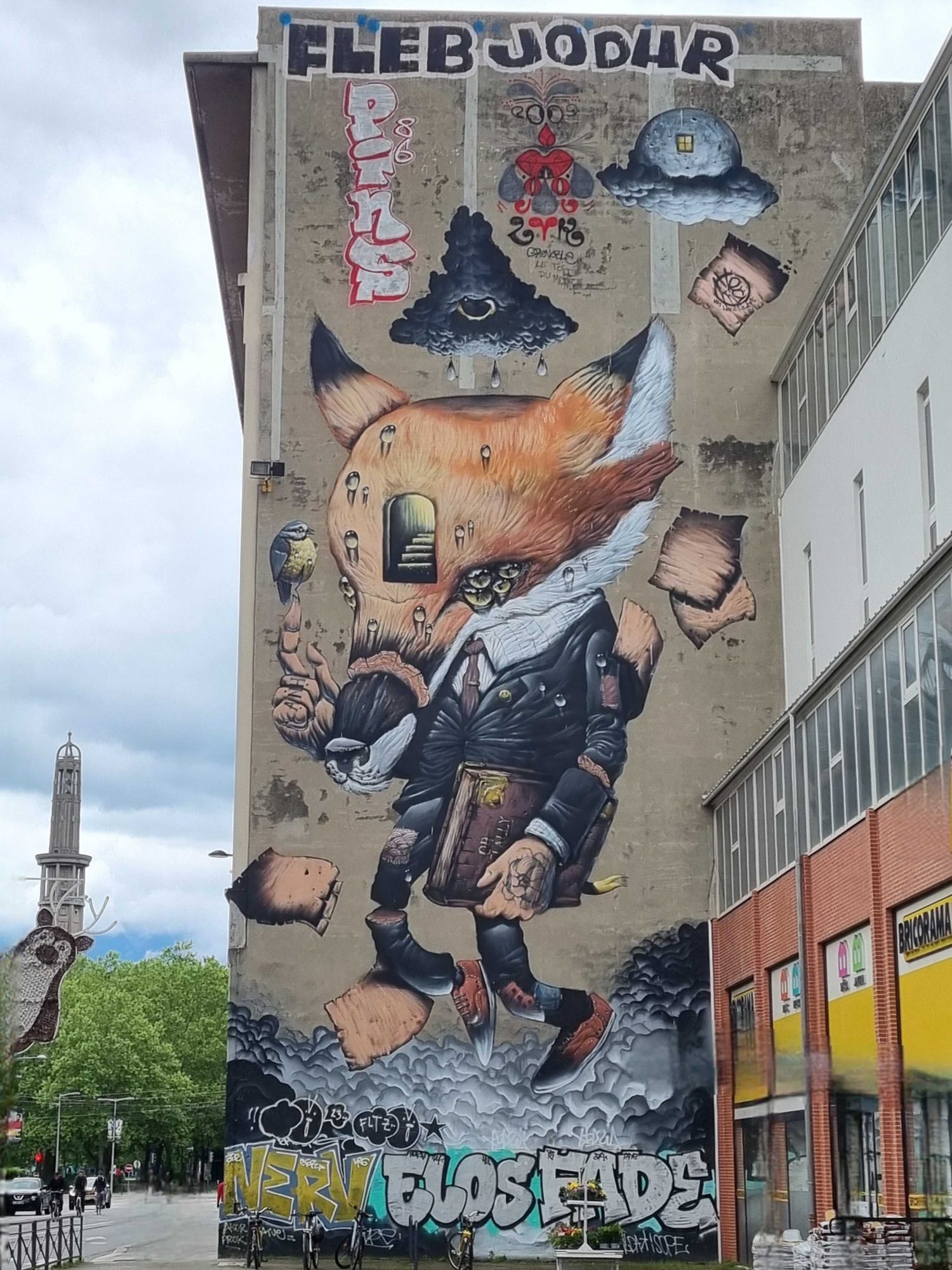 Renard en costume, fresque monumentale — Street art de Veks Van Hillik à Grenoble
