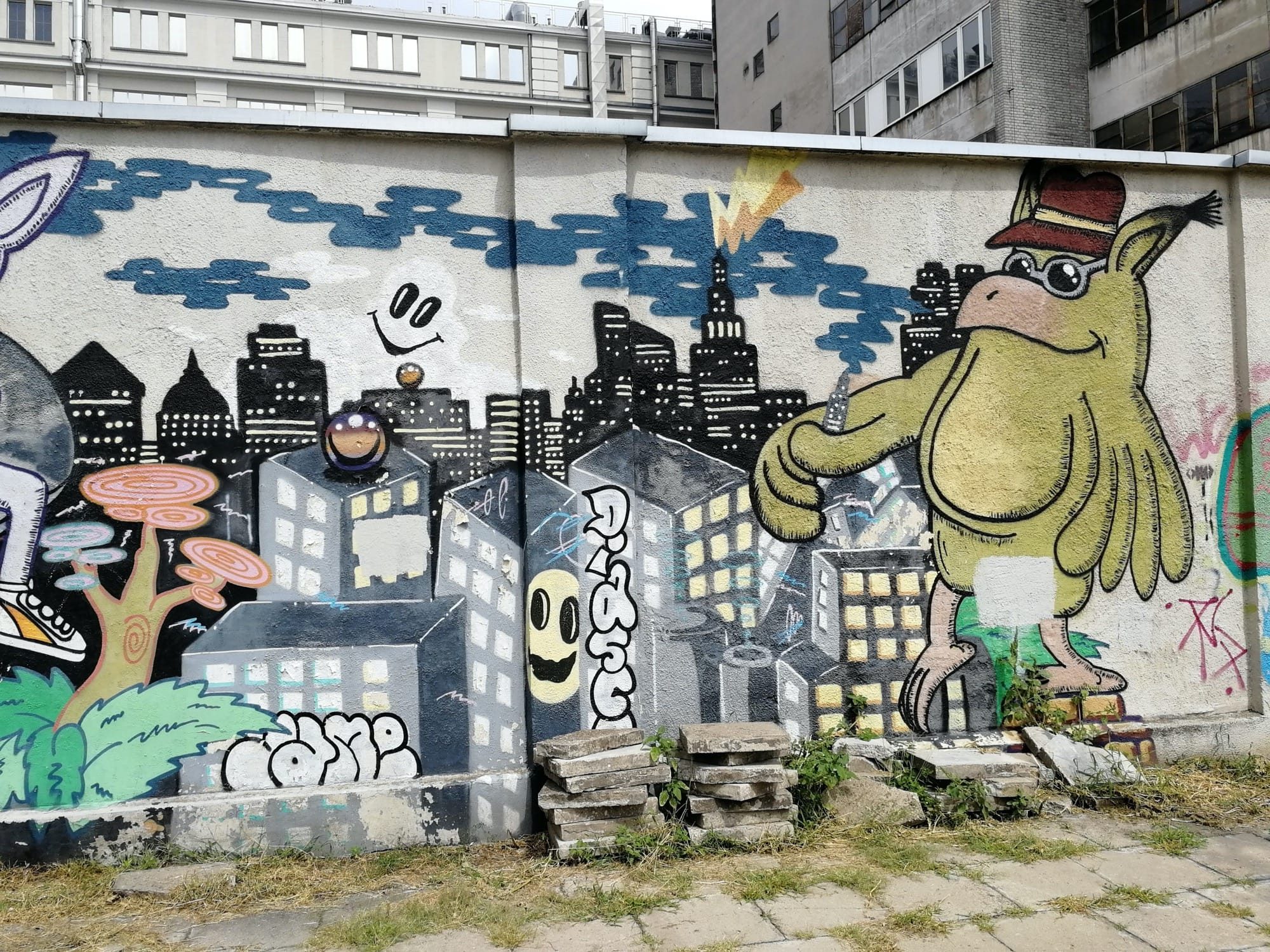 Hexagons and geometric street art — Street art in Warszawa