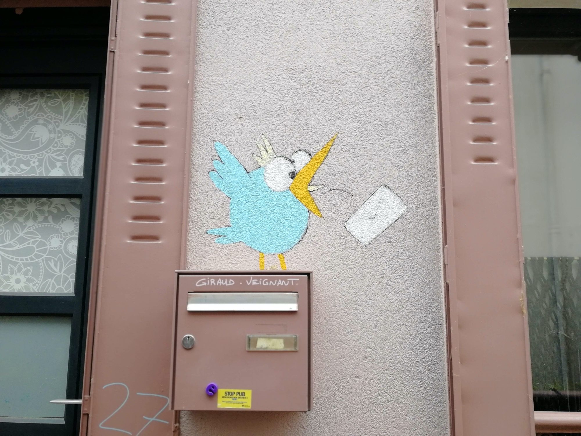 The postman bird — Street art in Rezé