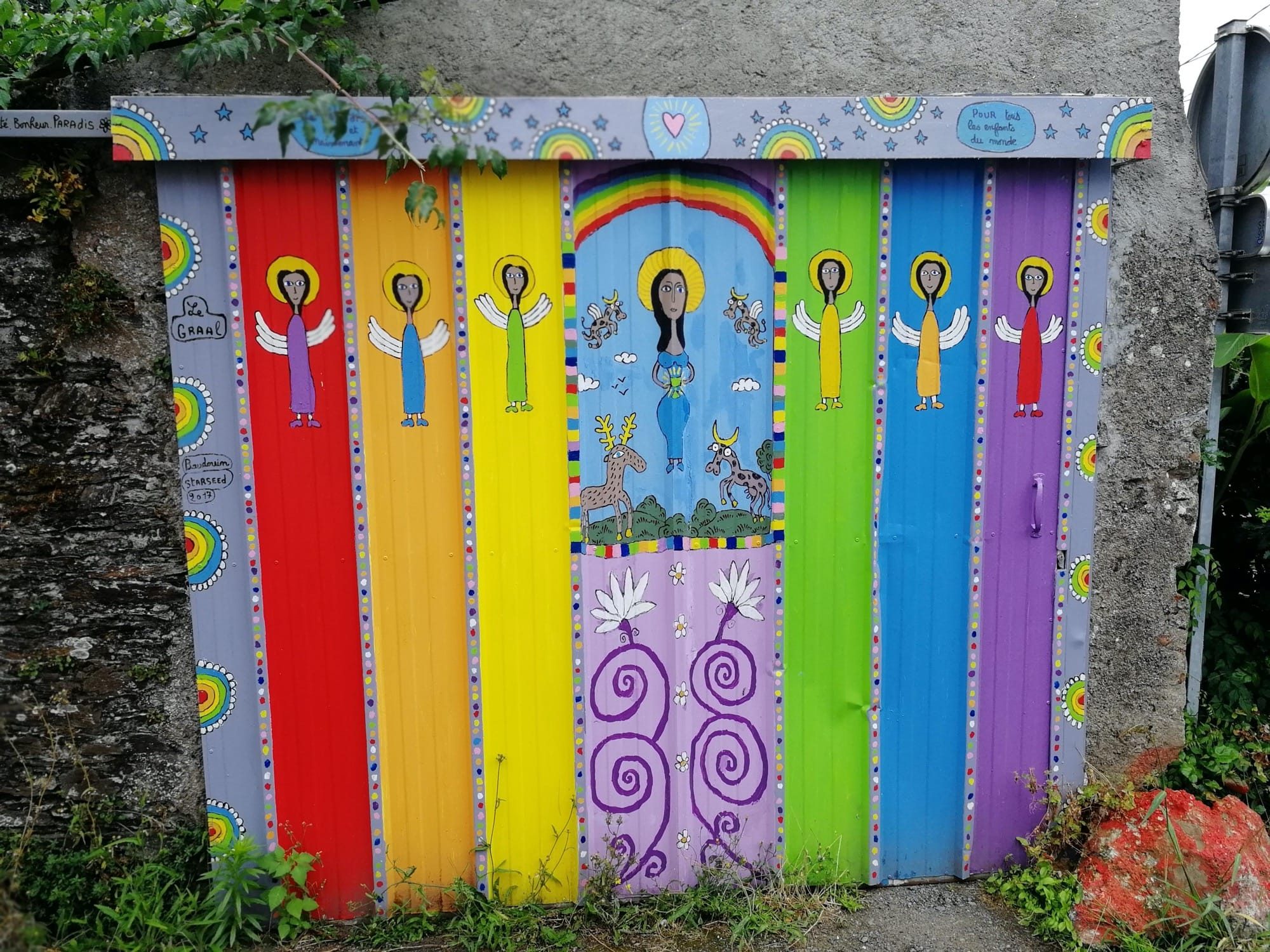 Le portail arc-en-ciel — Street art à Rezé