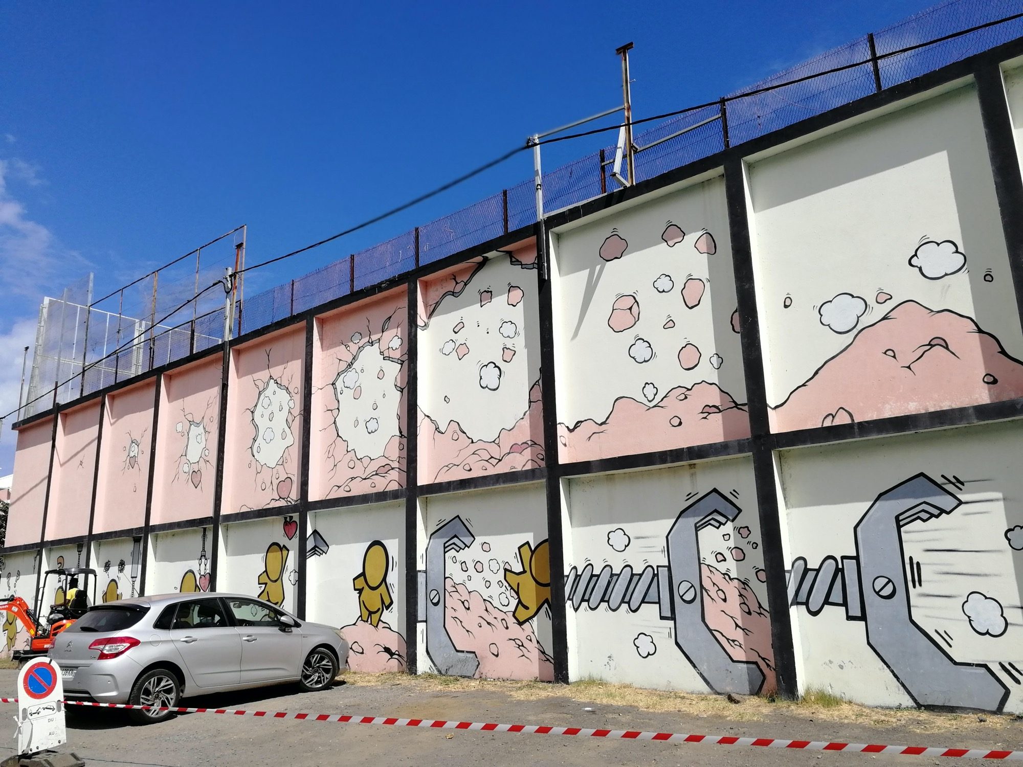 Gouzous et l'avalanche — Street art de Jace à Saint-Leu
