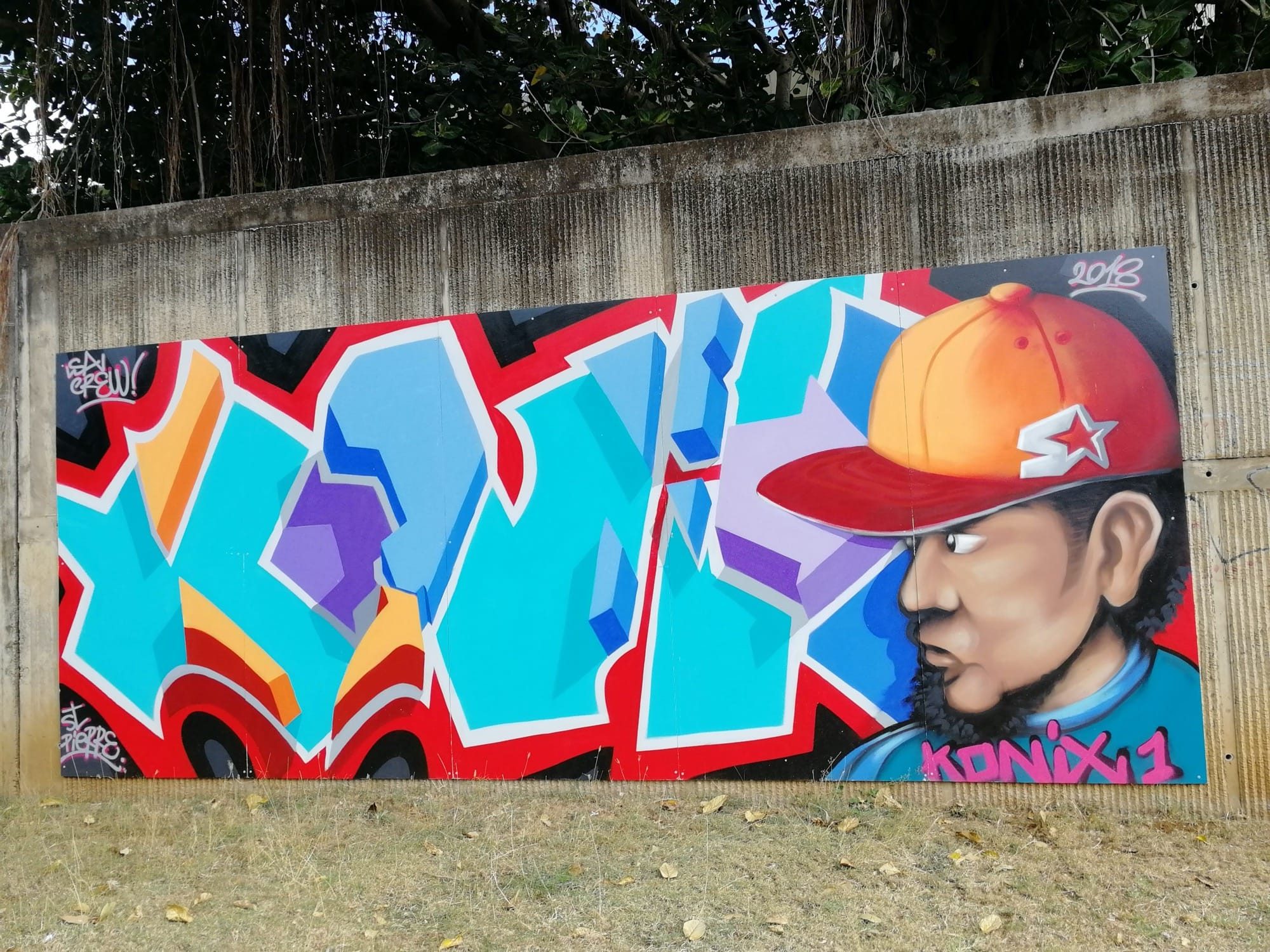 Lettrage KONIX et B-Boy — Street art à Saint-Pierre