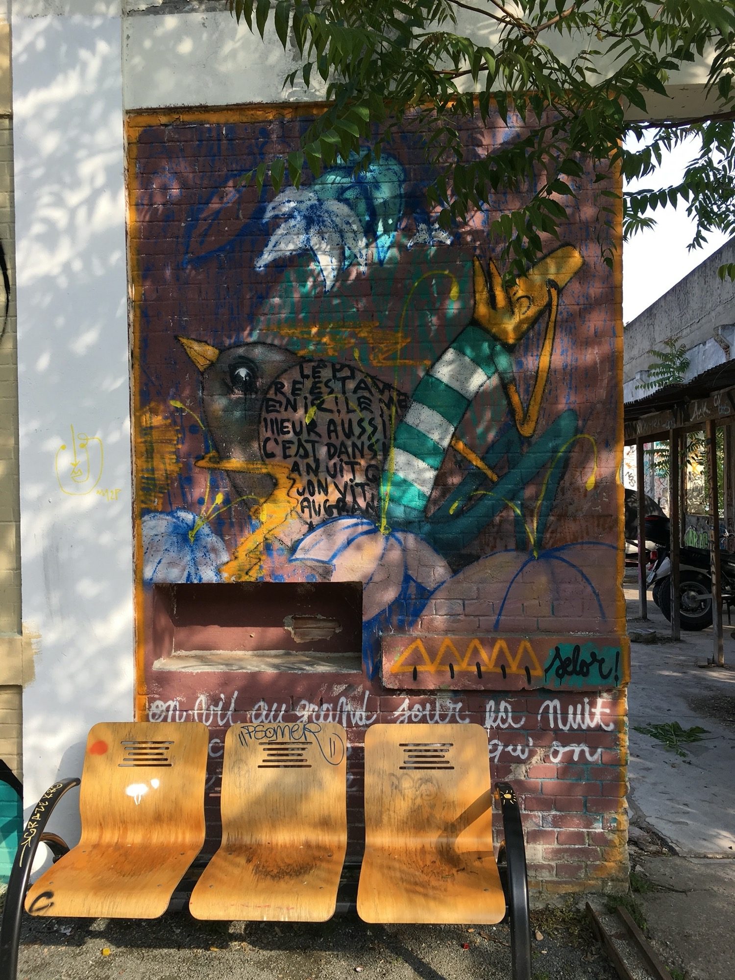 Poetic wolf and text — Street art in Bordeaux