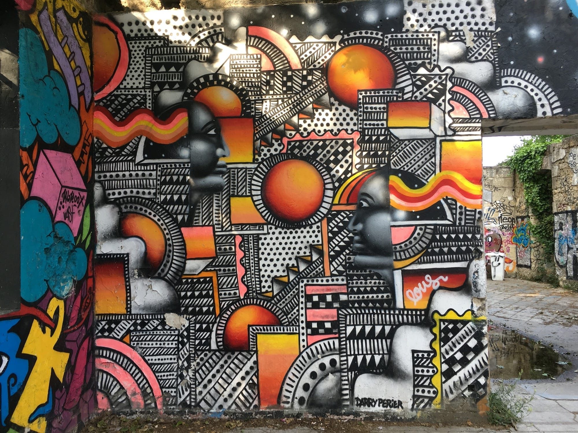 Tribal geometric composition — Street art in Bordeaux