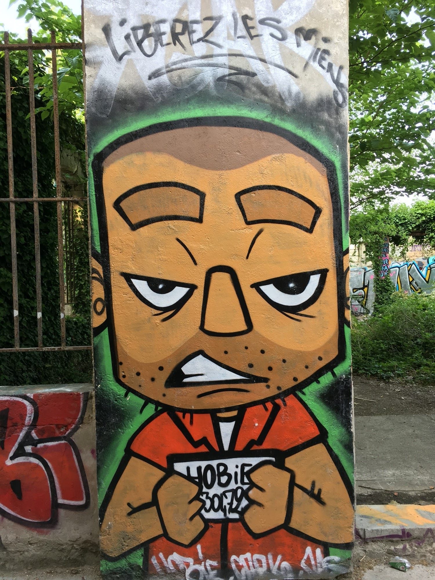 Personnage rebelle par Hobie — Street art à Bordeaux