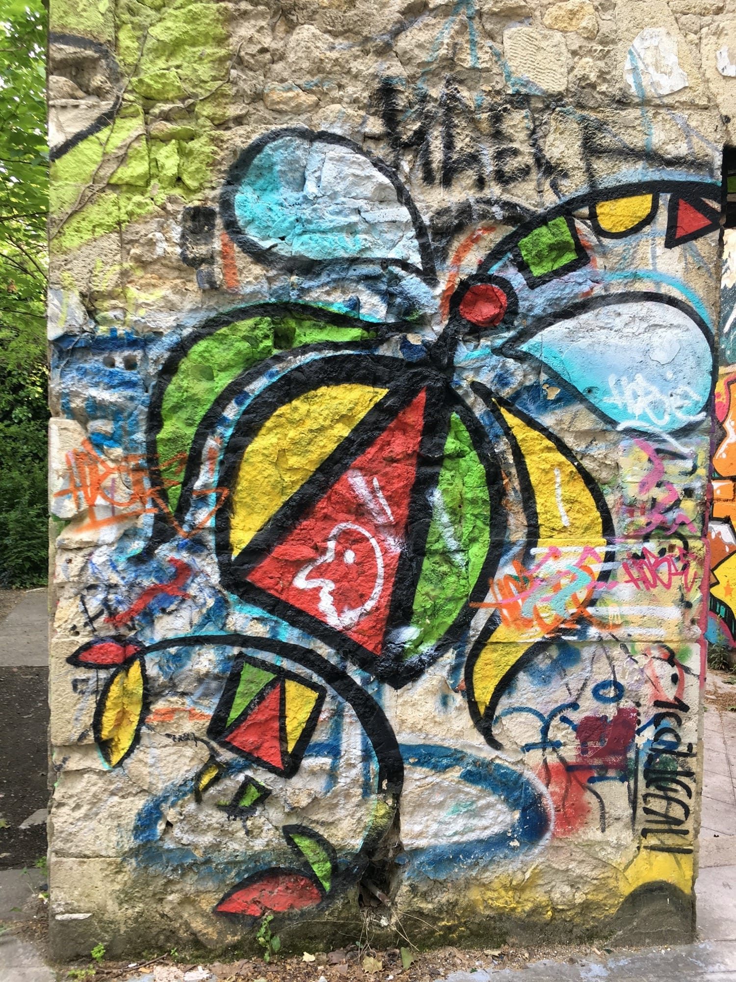 Colorful Pop Art Turtle — Street art in Bordeaux
