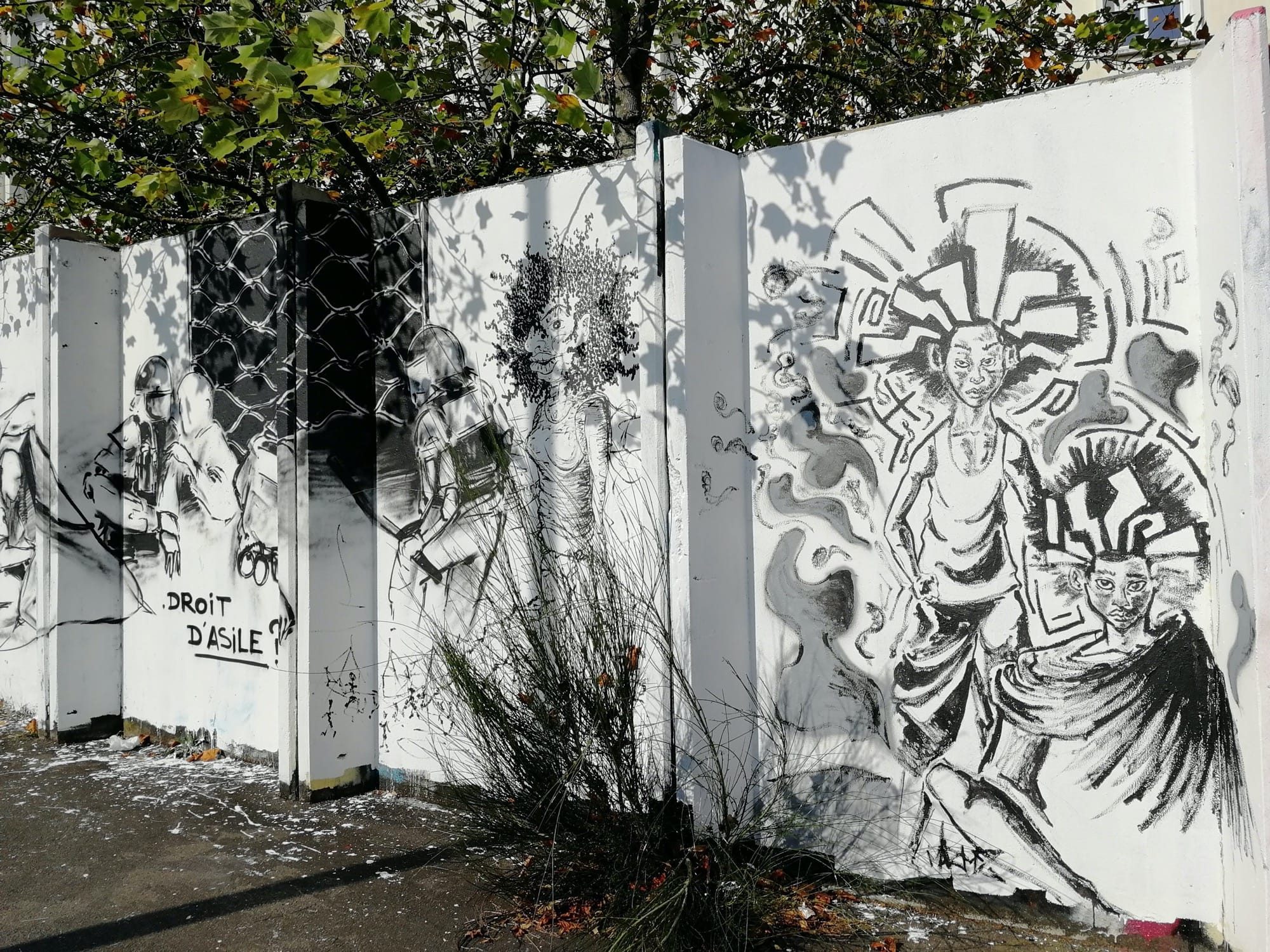 Right of Asylum by Black Lines — Street art in Nantes