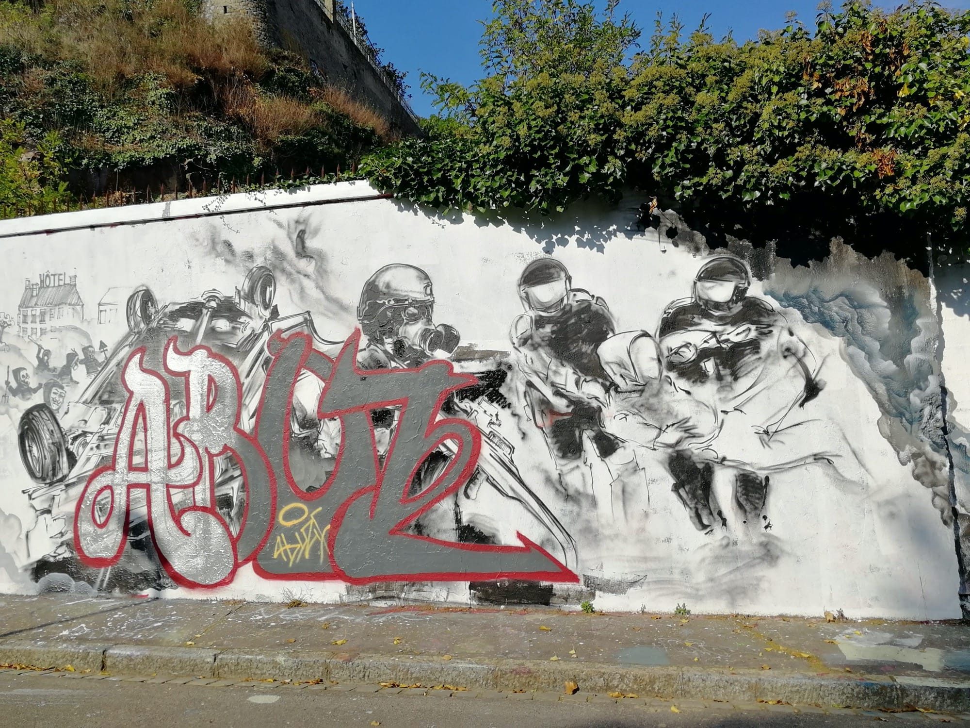 Police Charge ABUZ — Street art in Nantes