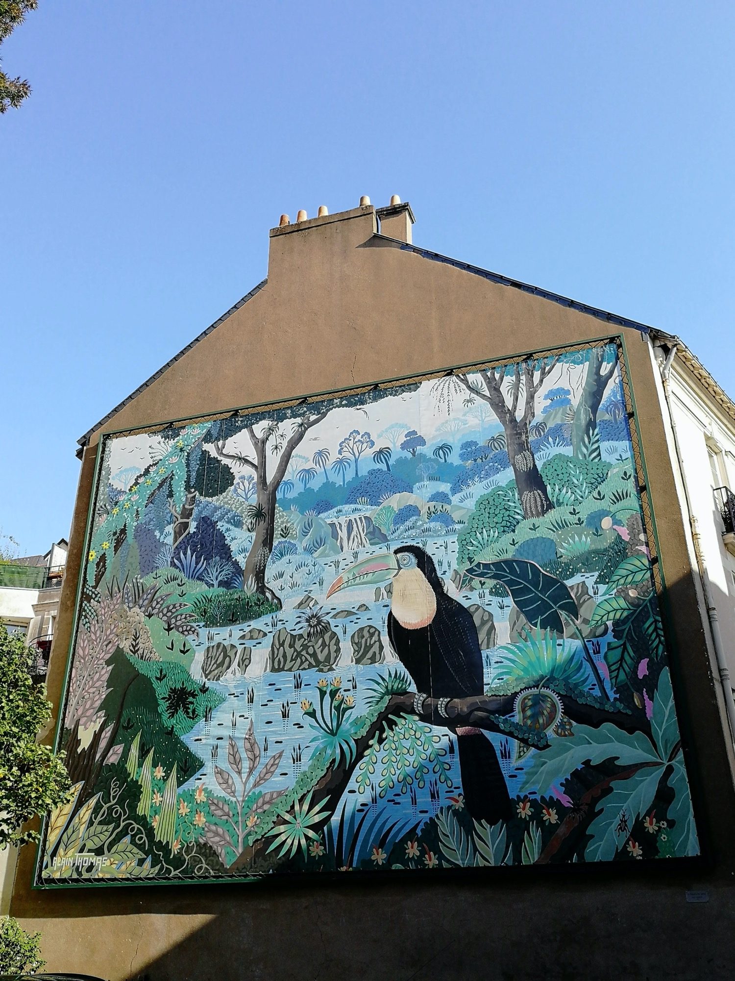 Toucan dans la jungle tropicale — Street art à Nantes
