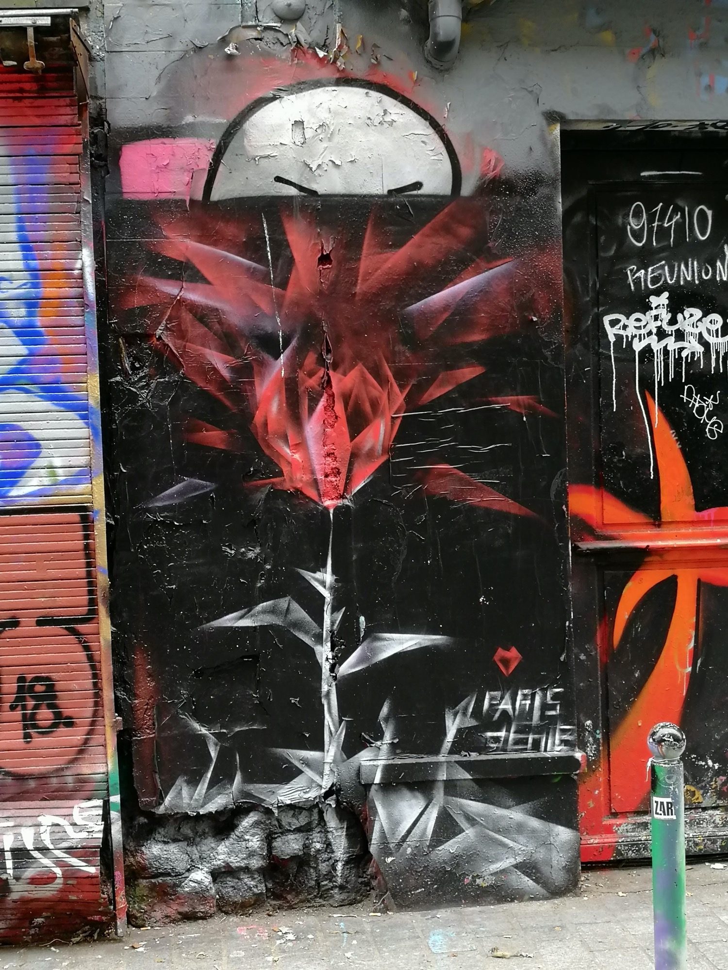 Rose géométrique Rue Denoyez — Street art à Paris
