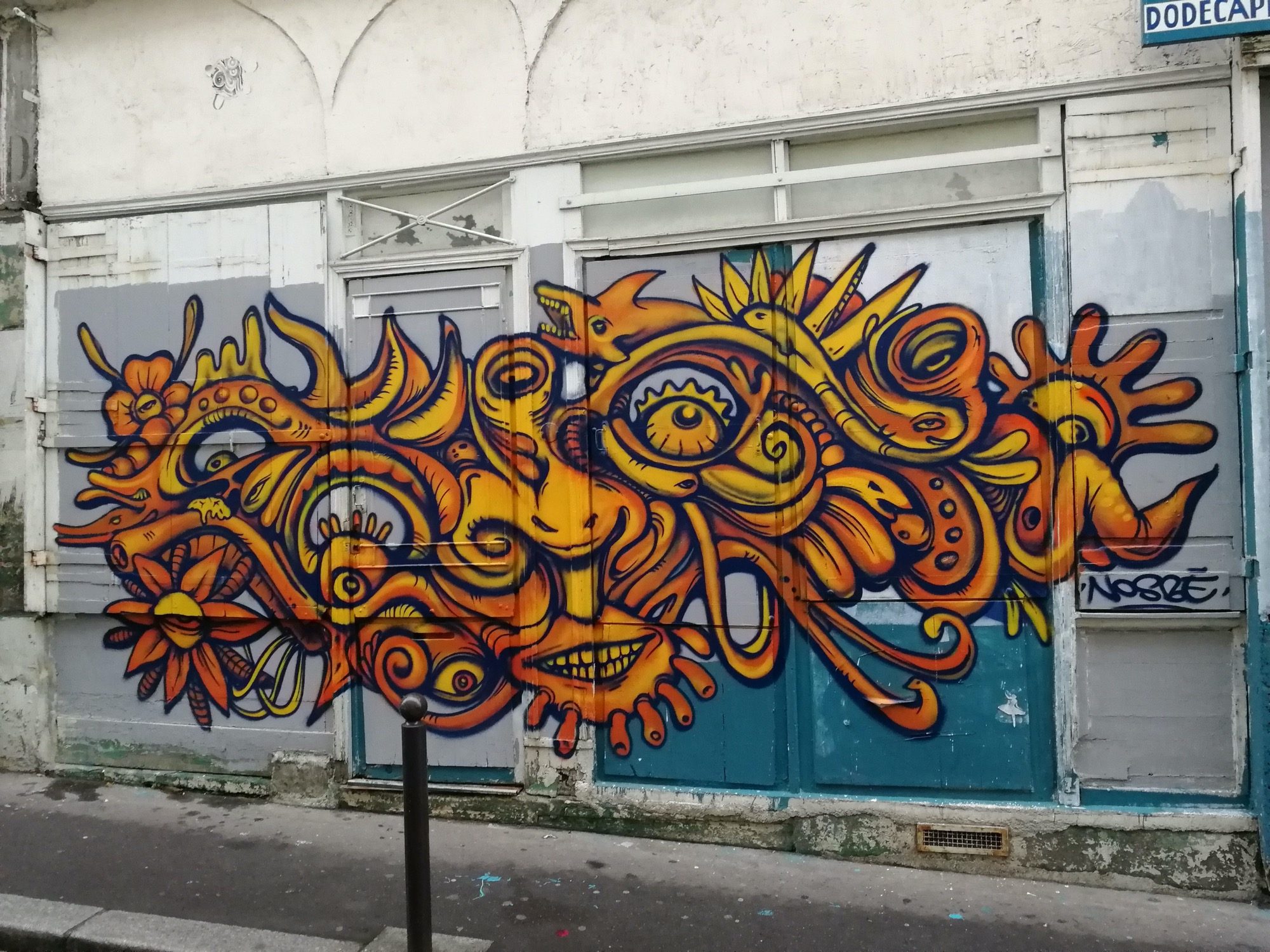 Totem solaire par Nosbe — Street art de Nosbe à Paris