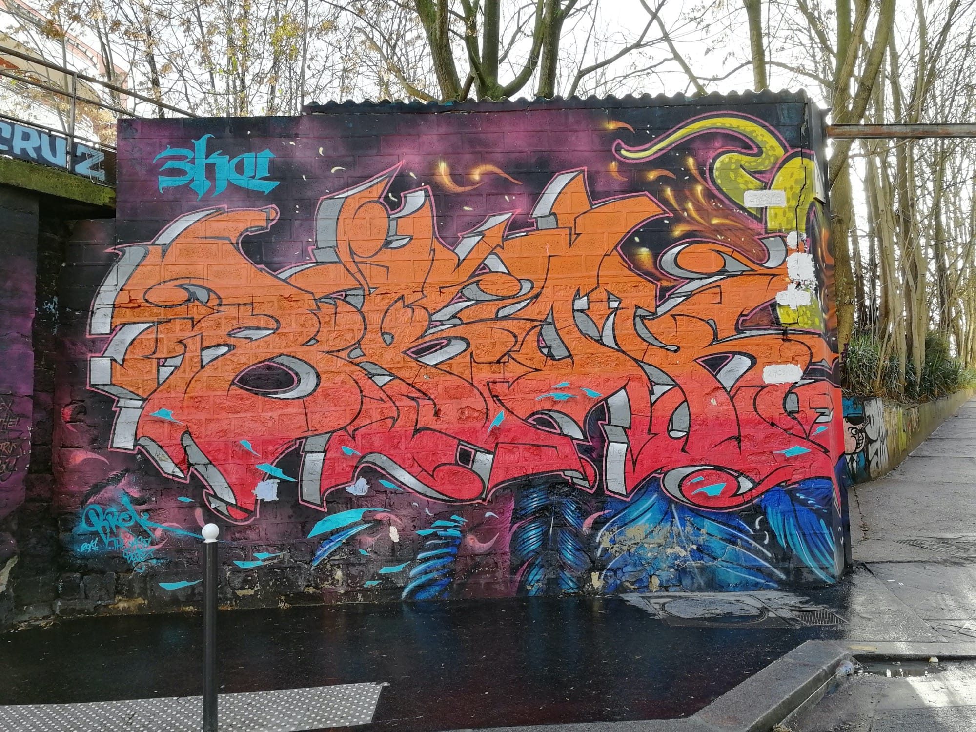 Artistic Garland on Fence — Street art in Paris