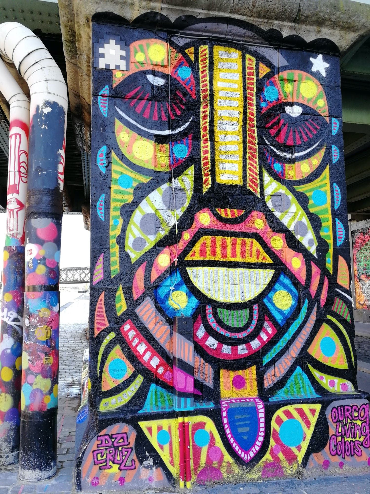 Da Cruz Neo-Tribal Mask — Street art by Da Cruz in Paris
