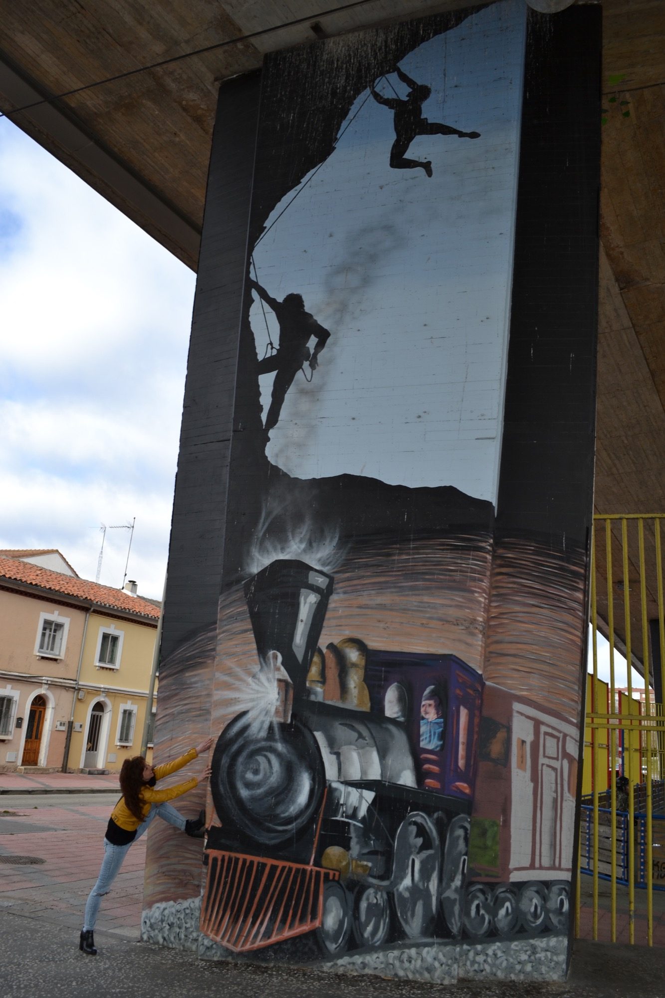 La Locomotora - Trompe-l'oeil in Burgos — Street art in Burgos