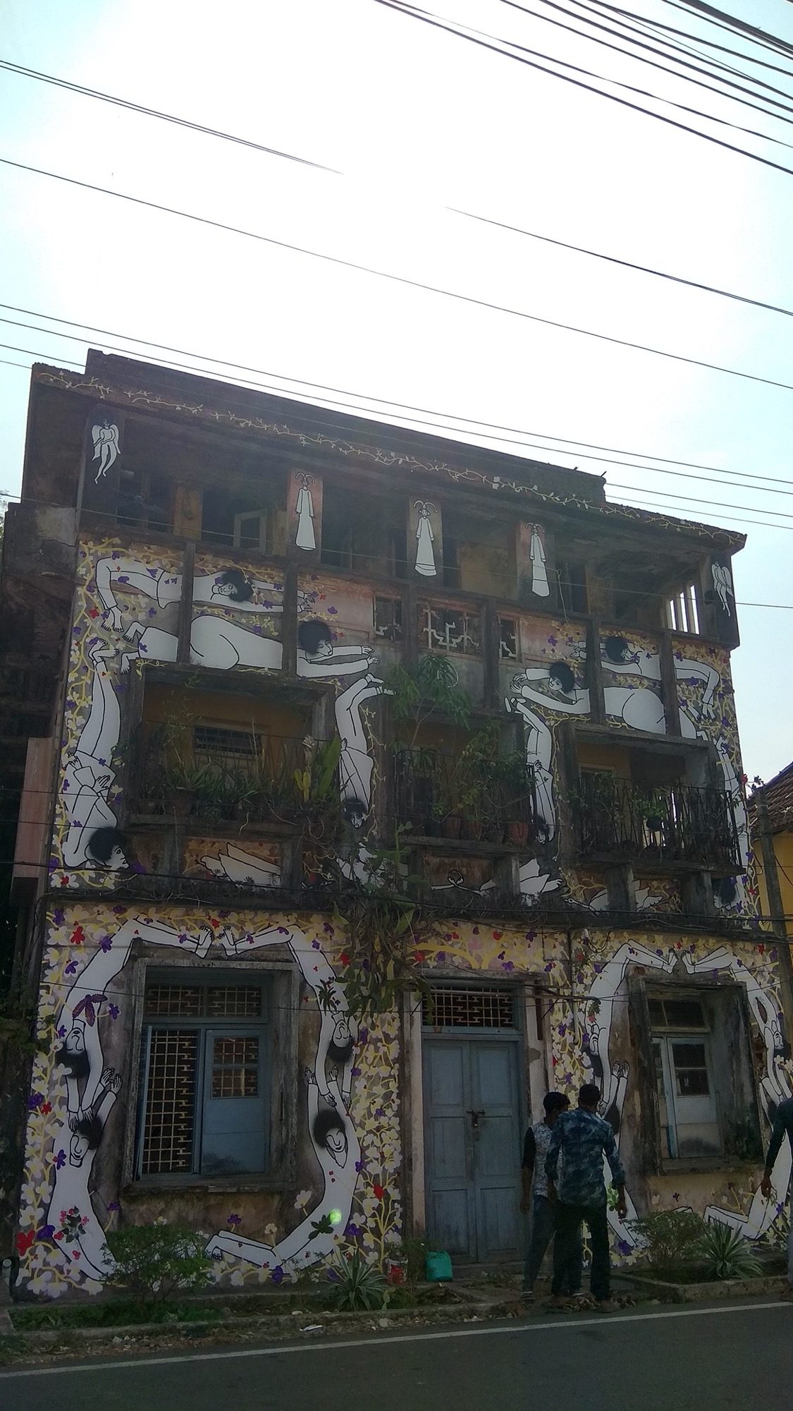 Painted Building Facade in Fort Kochi — Street art in Kochi