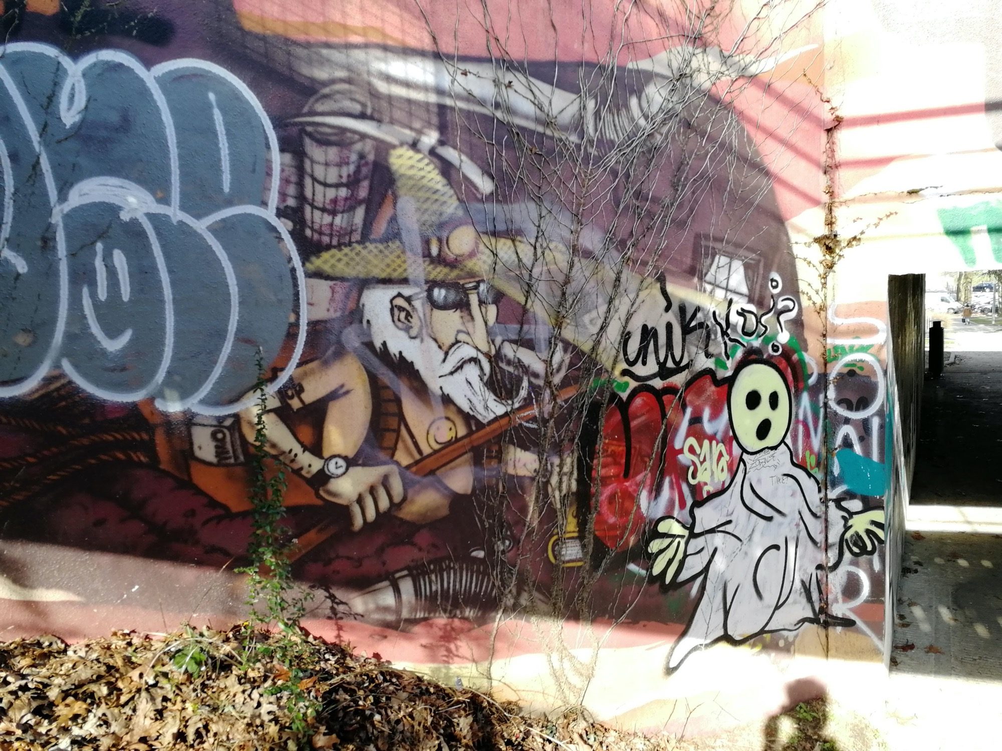Le vieux guerrier et le petit fantôme — Street art à Nantes