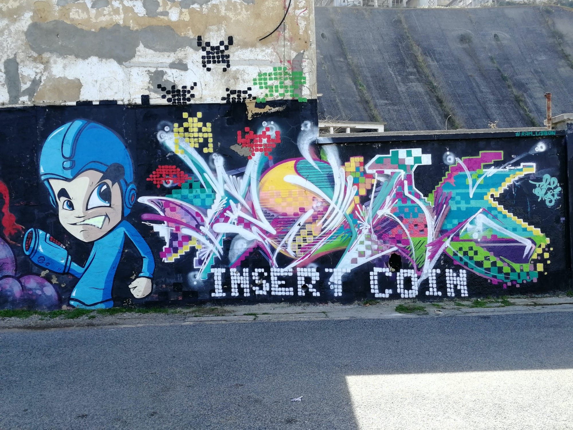 Mega Man - Héros Bleu Lisboa — Street art à Lisboa