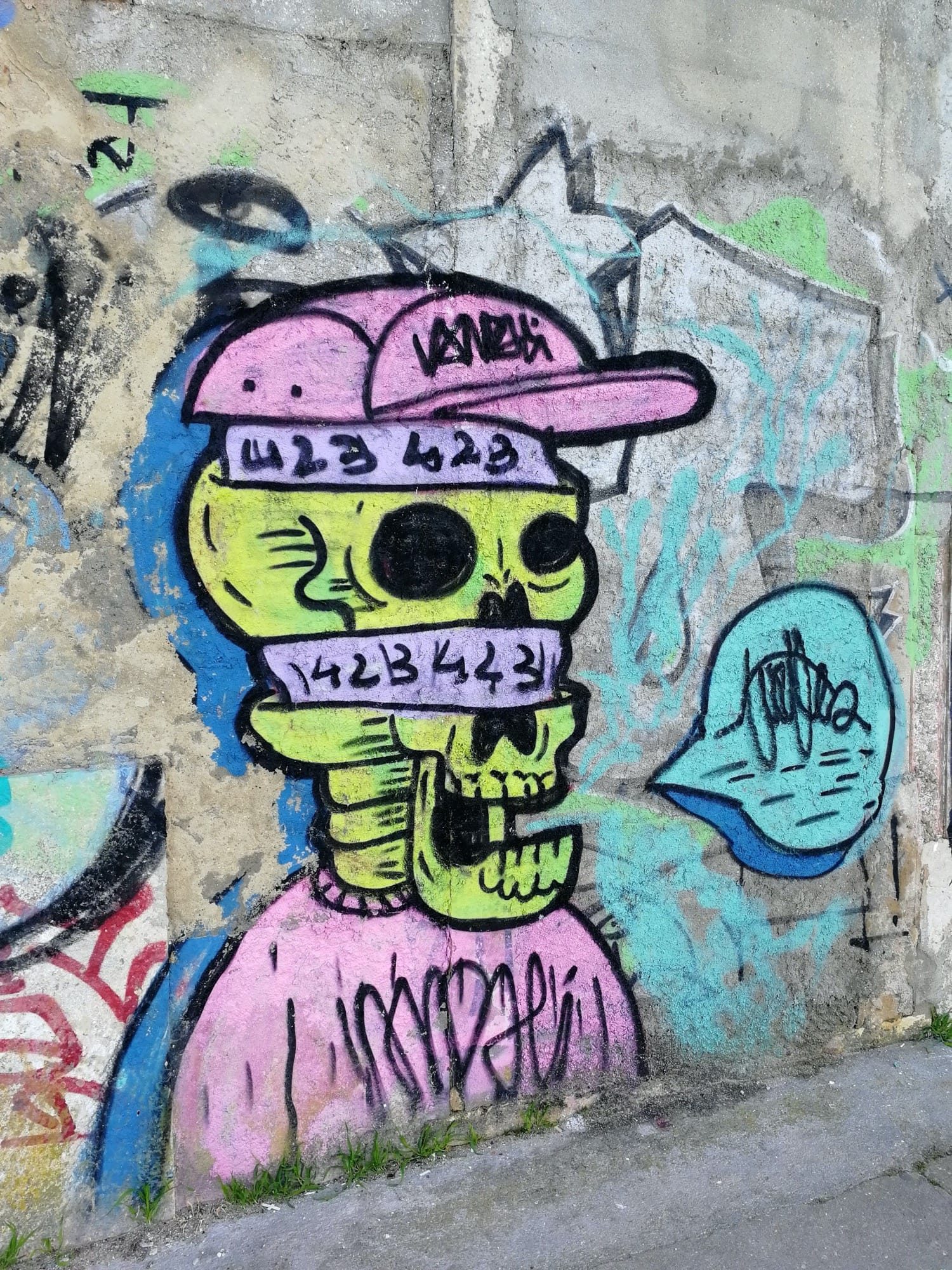 Vandal Skull - Almada — Street art in Almada