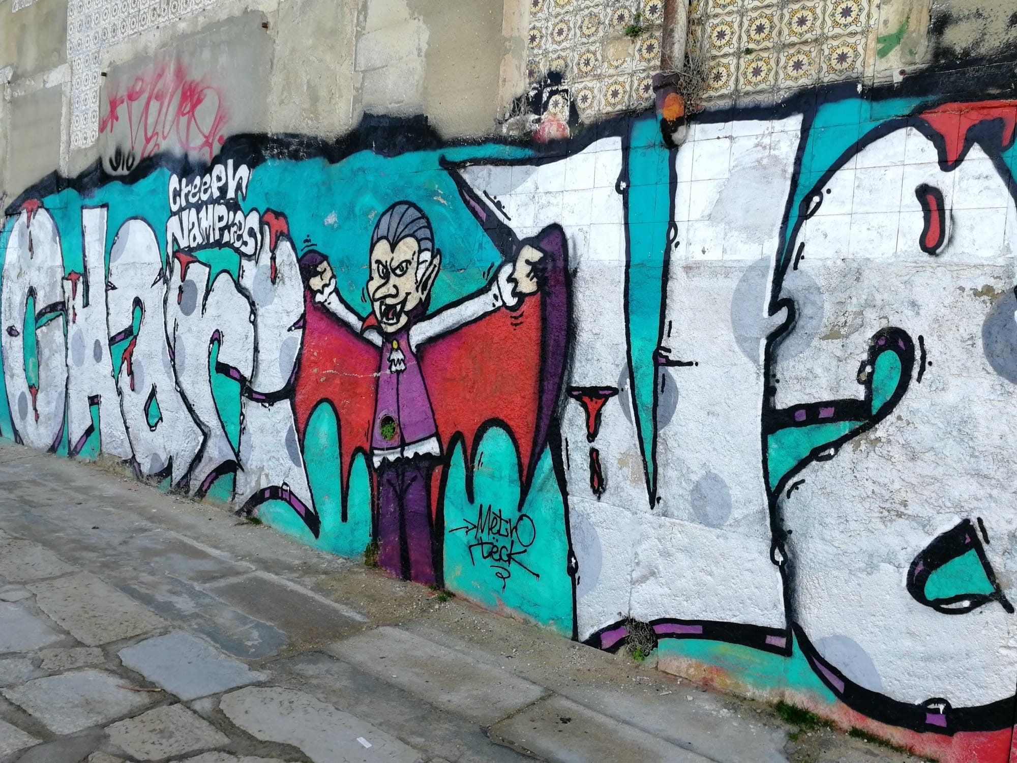Dracula Cheapo Vampires - Almada — Street art à Almada
