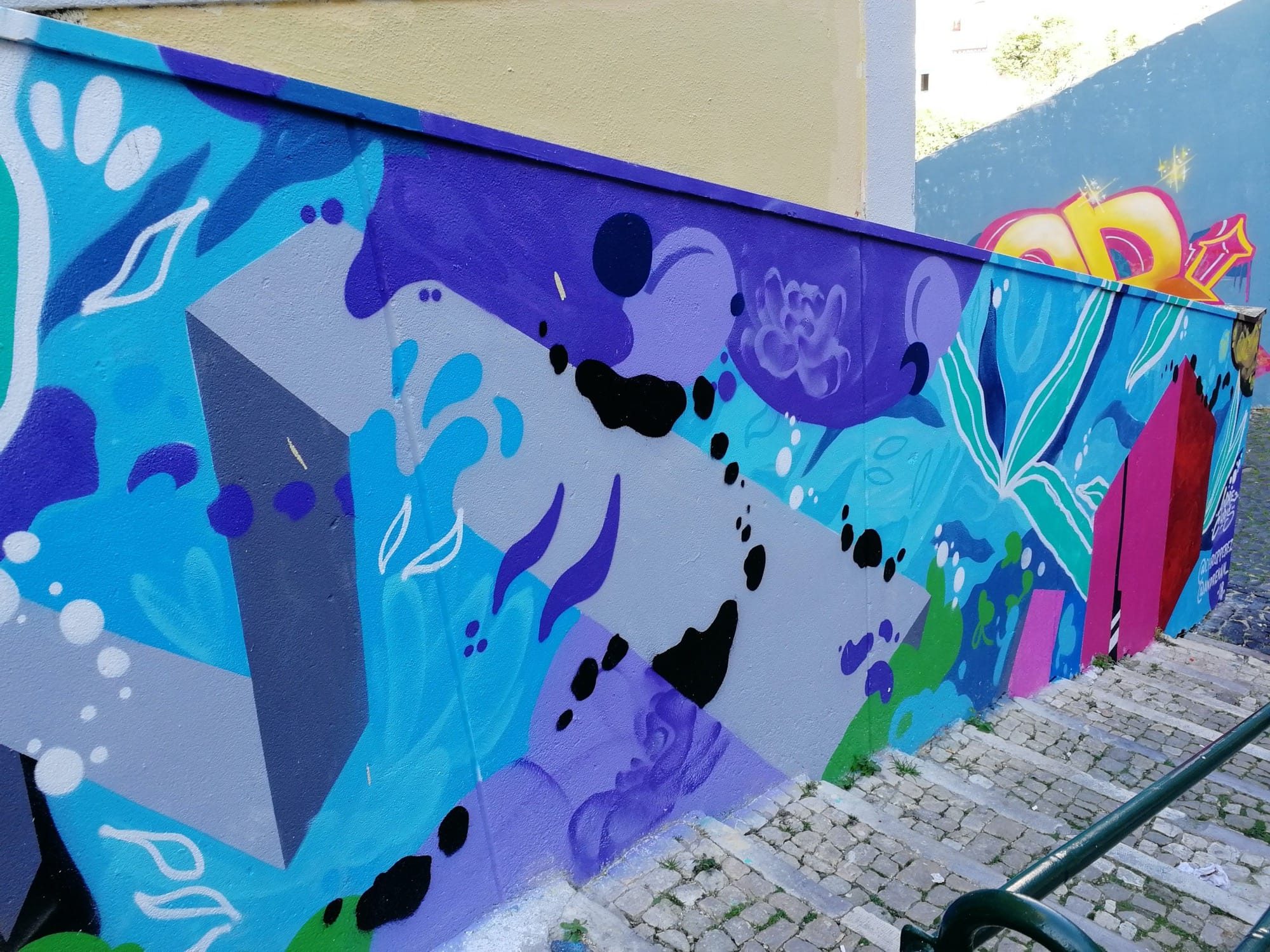 Blue Abstraction - Graça Staircase — Street art in Lisboa