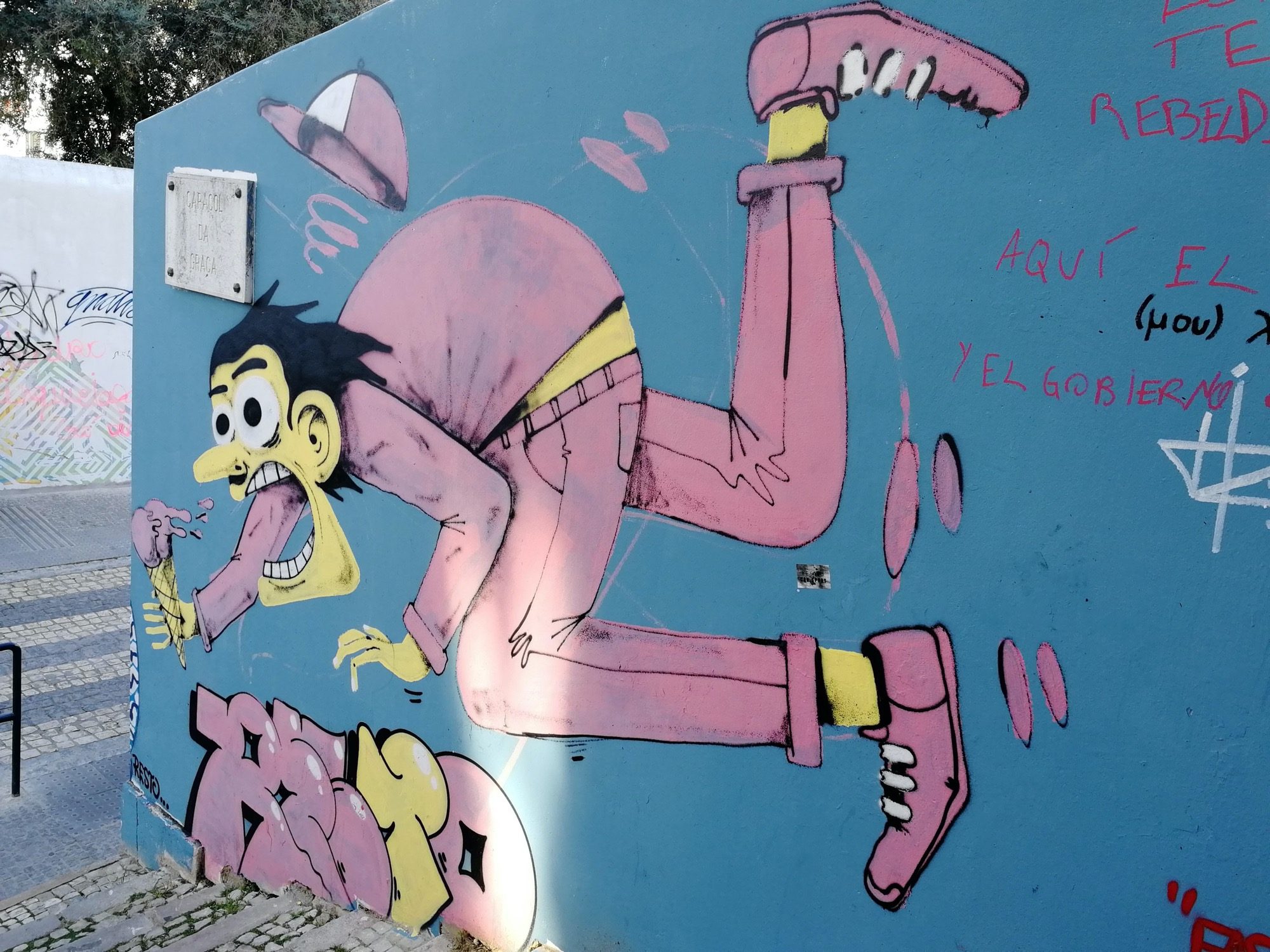 Pink Thief - Cartoon Humor — Street art in Lisboa