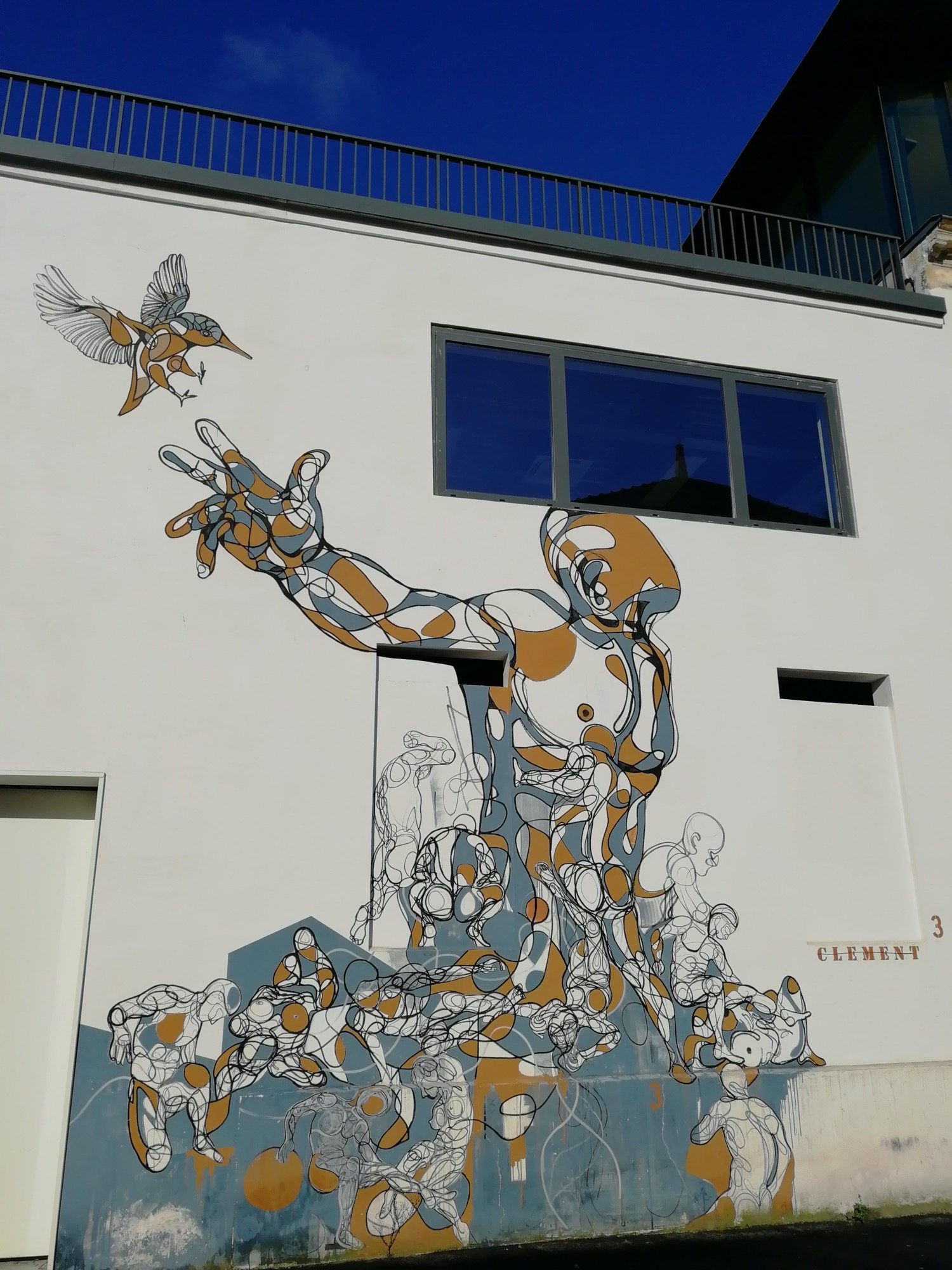 Androïde Libérant un Oiseau — Street art à Bordeaux