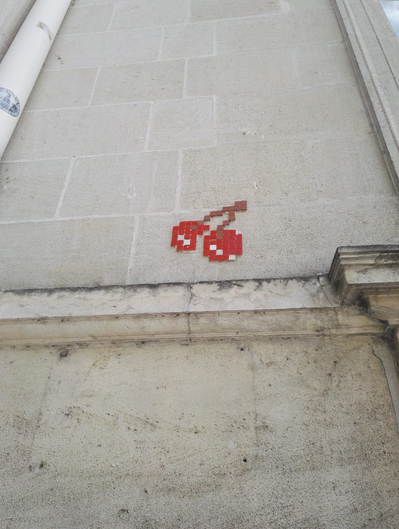 Cerises Pixel Art à Nantes — Street art à Nantes