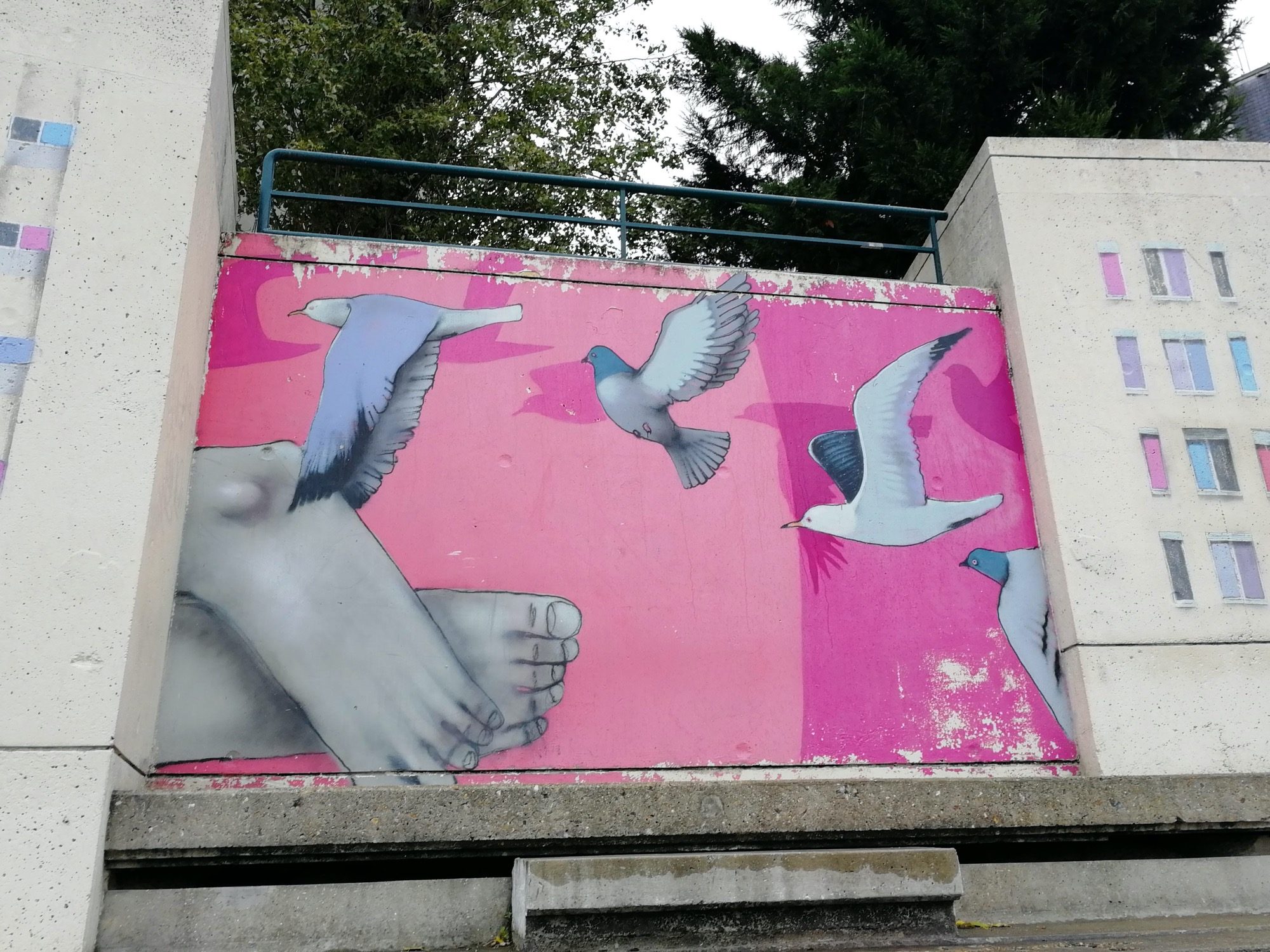 Seth's Columns, Parc Belleville — Street art by Seth in Paris