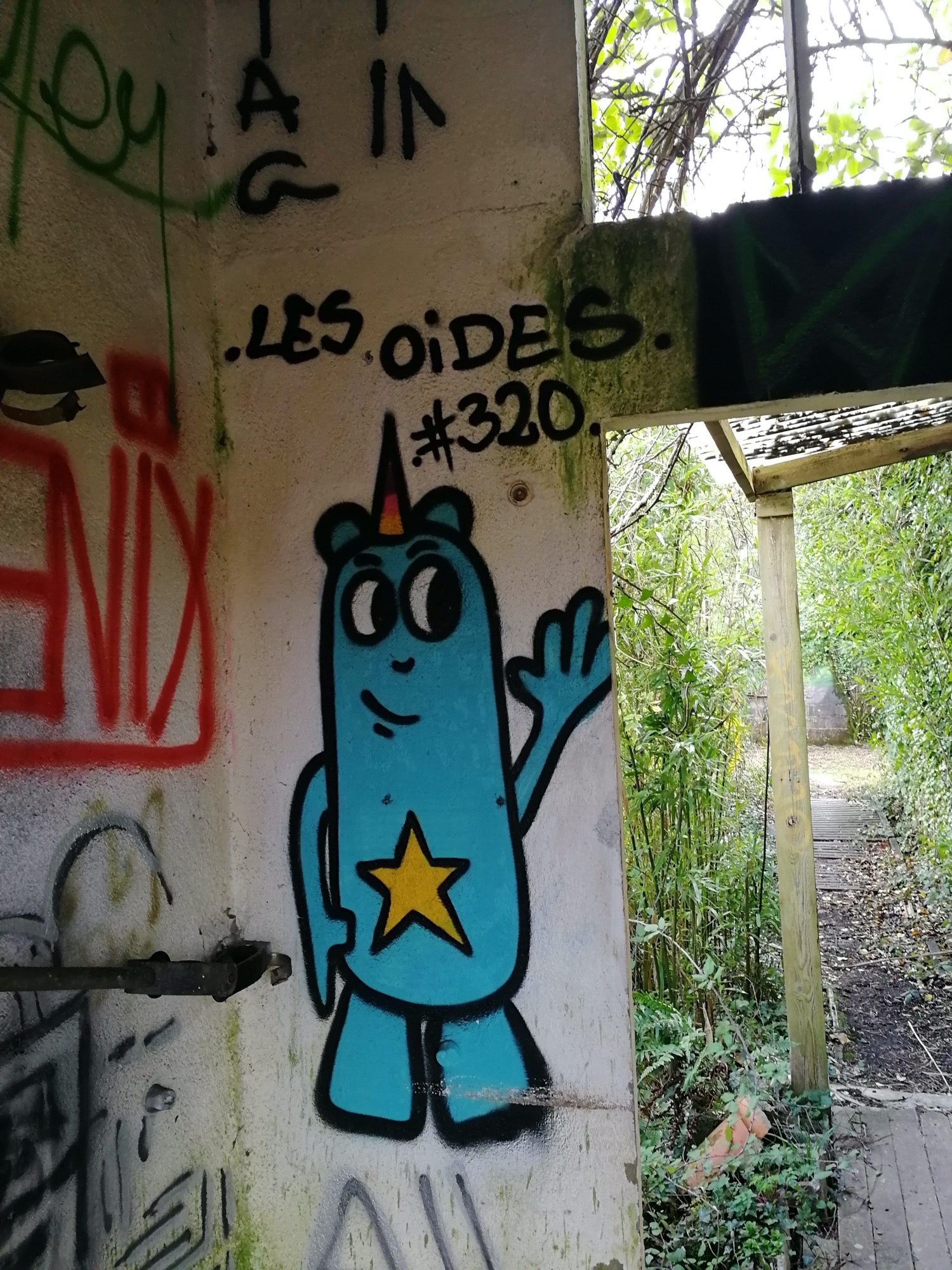 Les Oides #320 - Blue Mascot — Street art by Les Oides in Saint-Nicolas-de-Redon