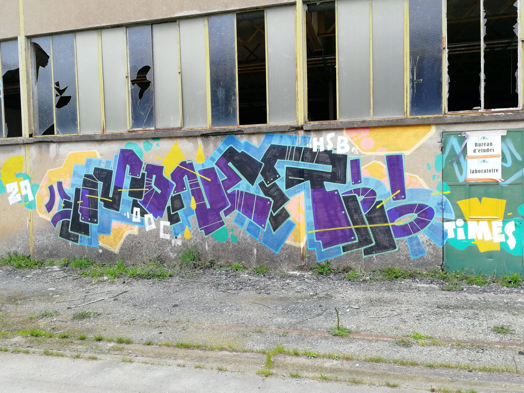Purple and Blue Wildstyle Times Graffiti — Street art in Issé