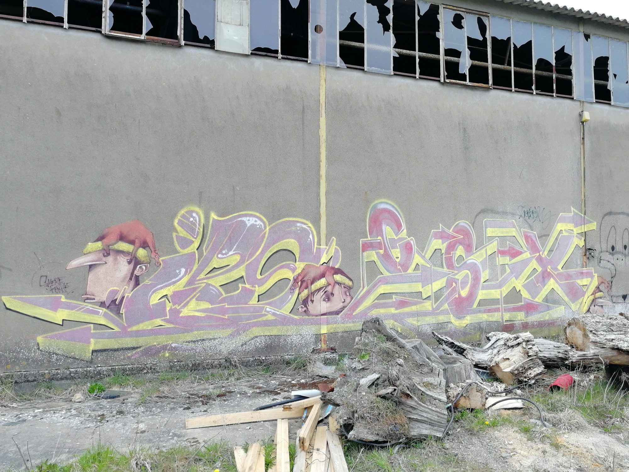 Kafé Korsé — Red and Neon Wildstyle — Street art by Kafé Korsé in Issé