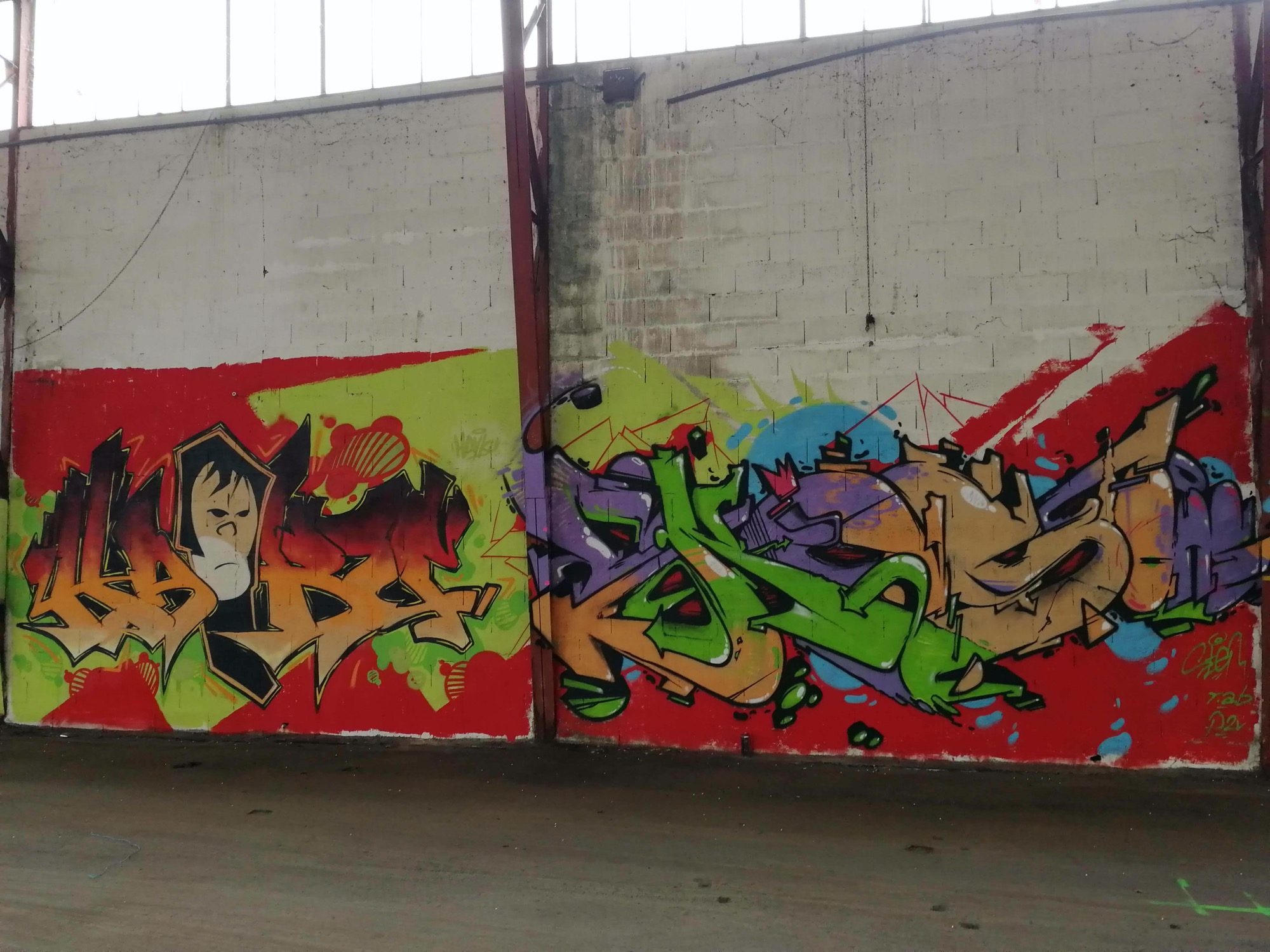 Double Wildstyle sur Fond Rouge Vif — Street art à Issé