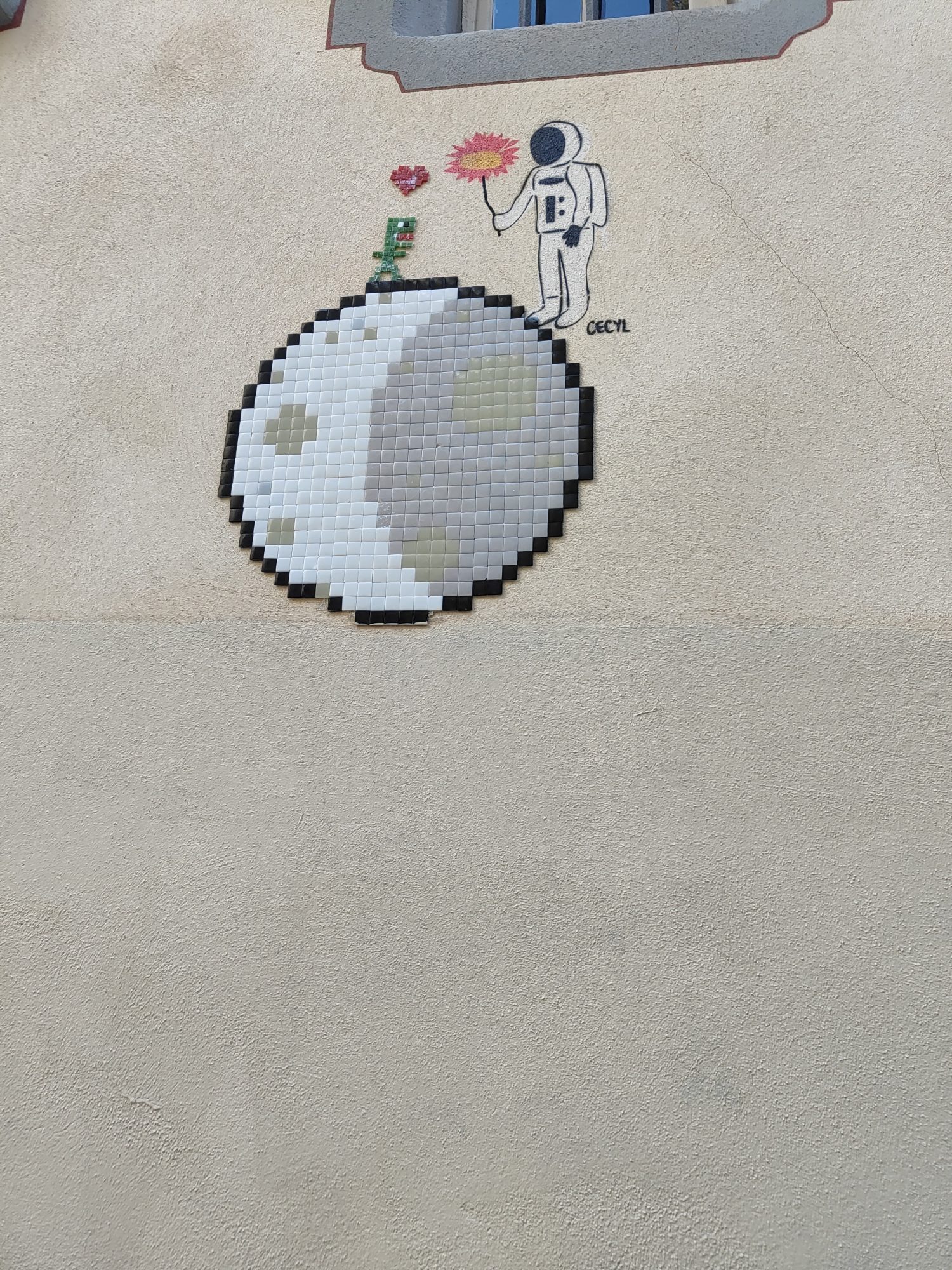 Invader moon and flowers — Street art in Clermont-Ferrand