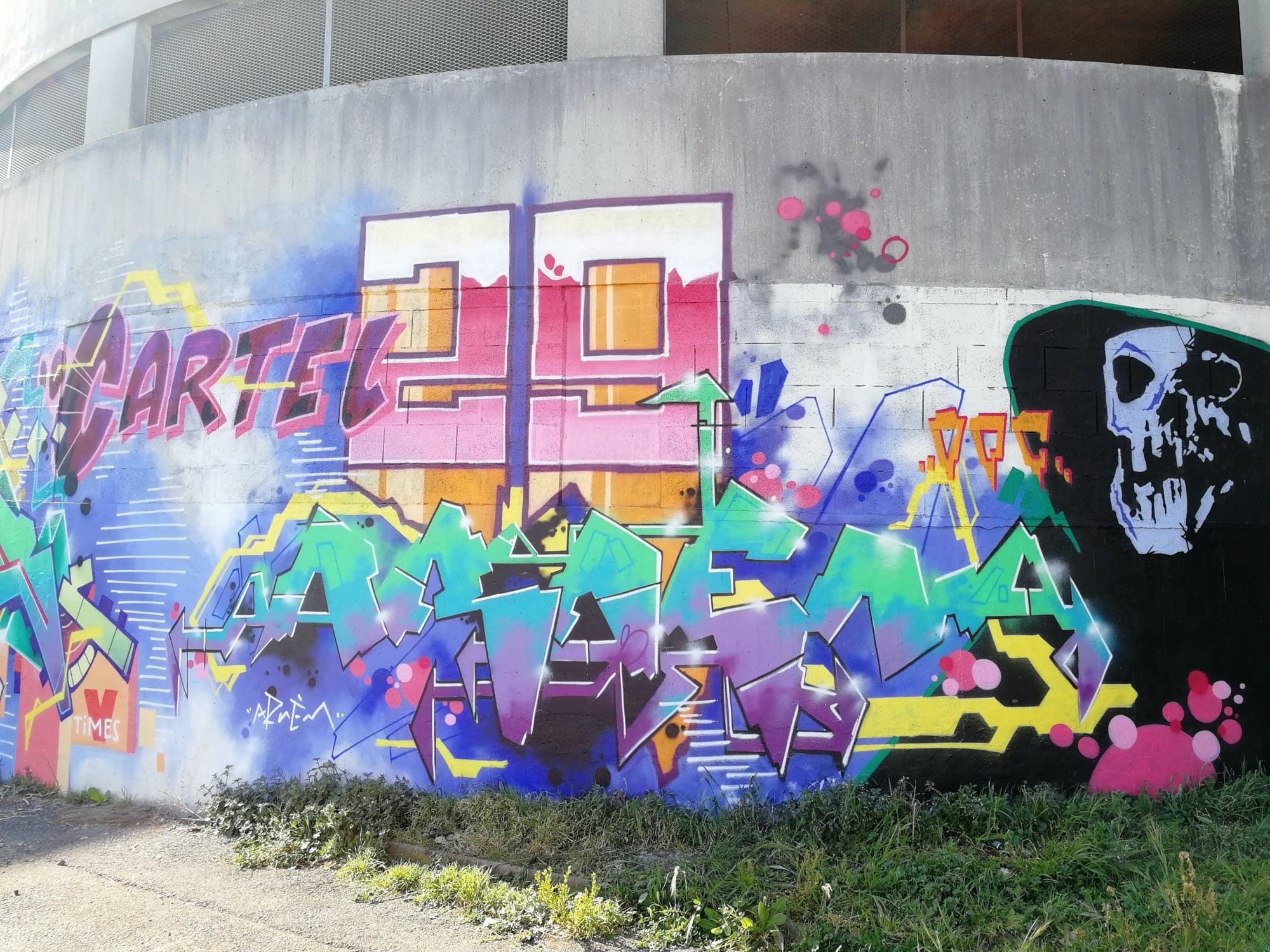 Cartel colorful graffiti composition — Street art in Nantes