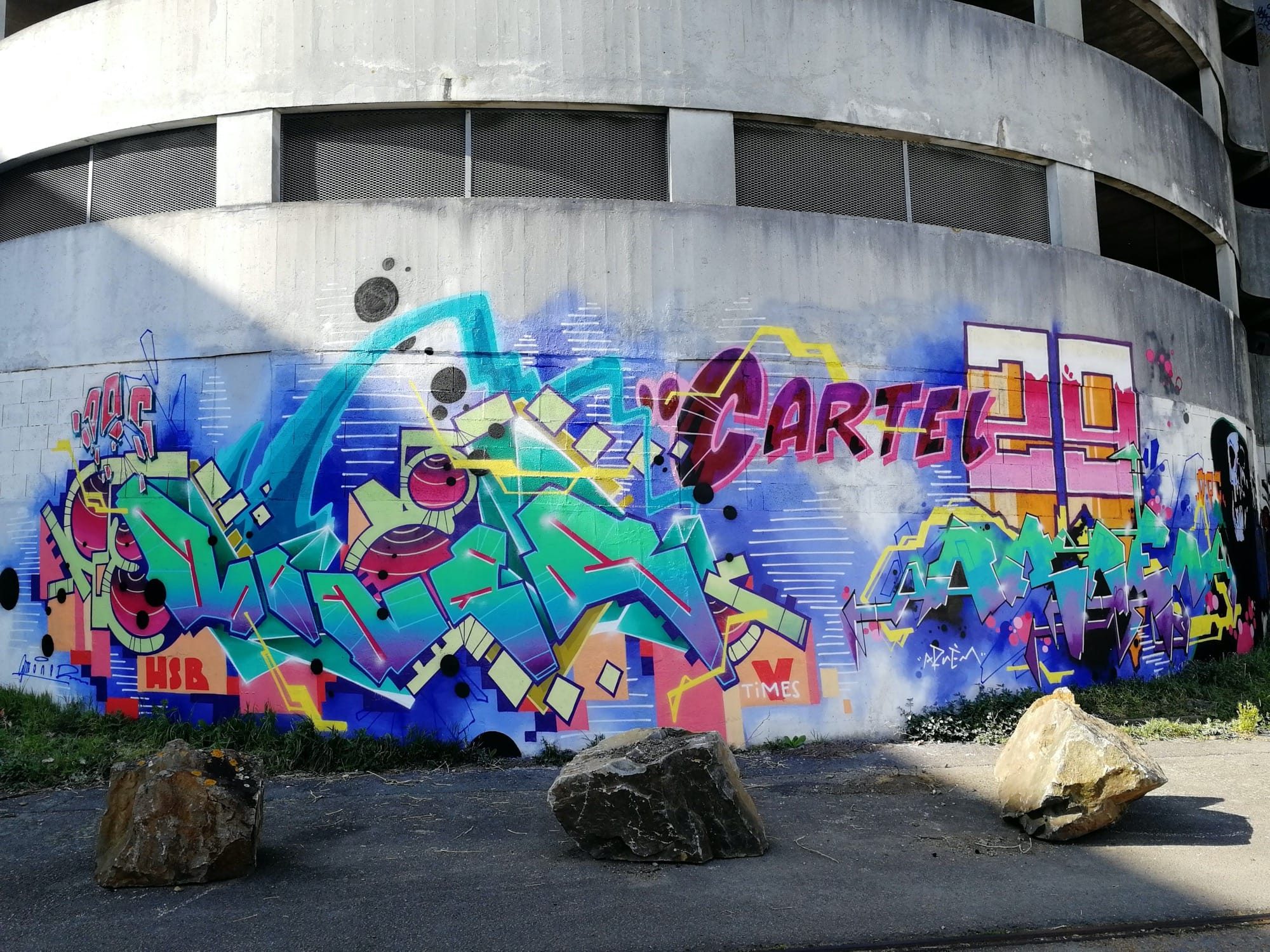 Cartel colorful graffiti composition — Street art in Nantes