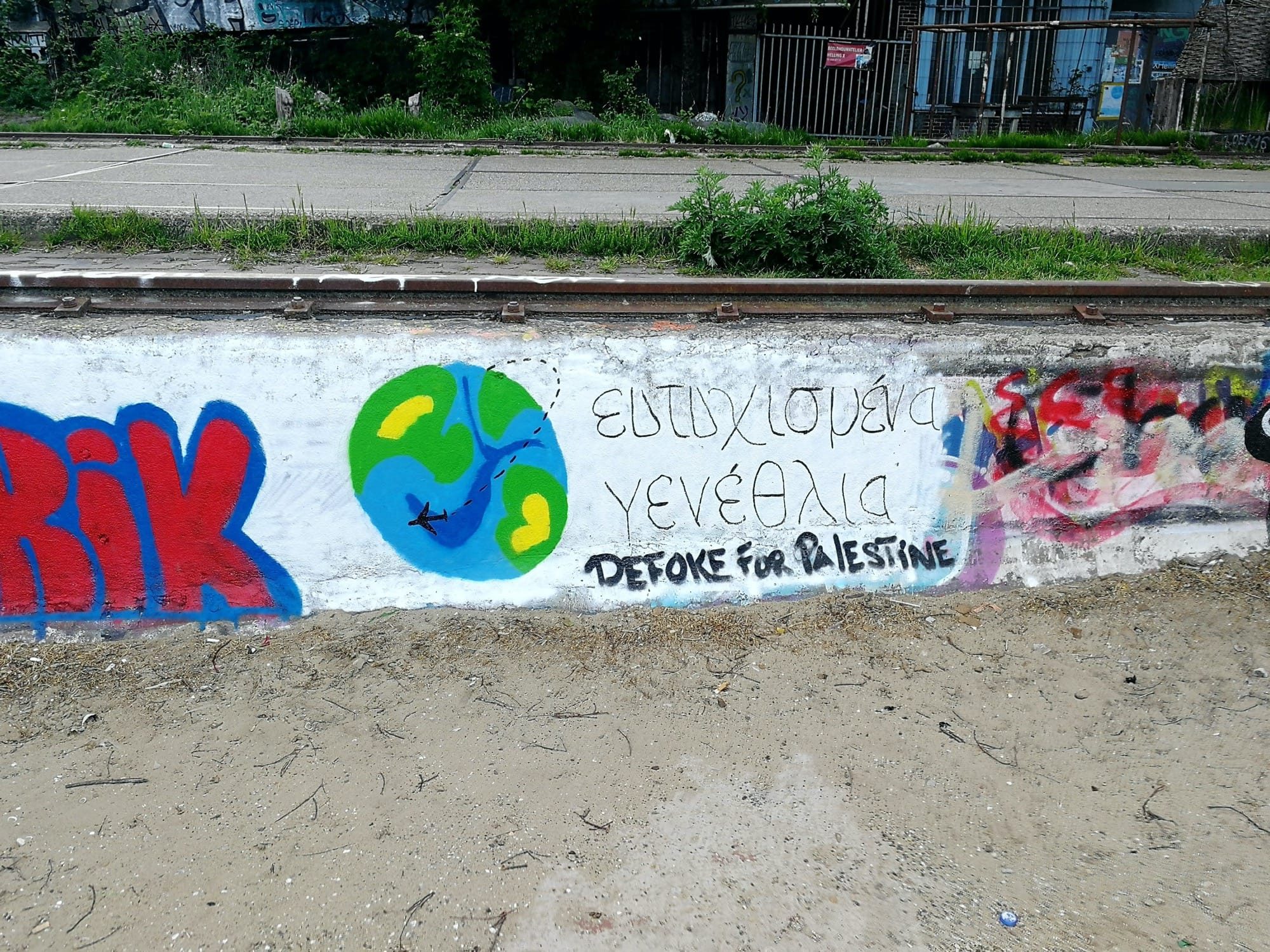 Joyeux anniversaire - Detoke for Palestine — Street art à Amsterdam