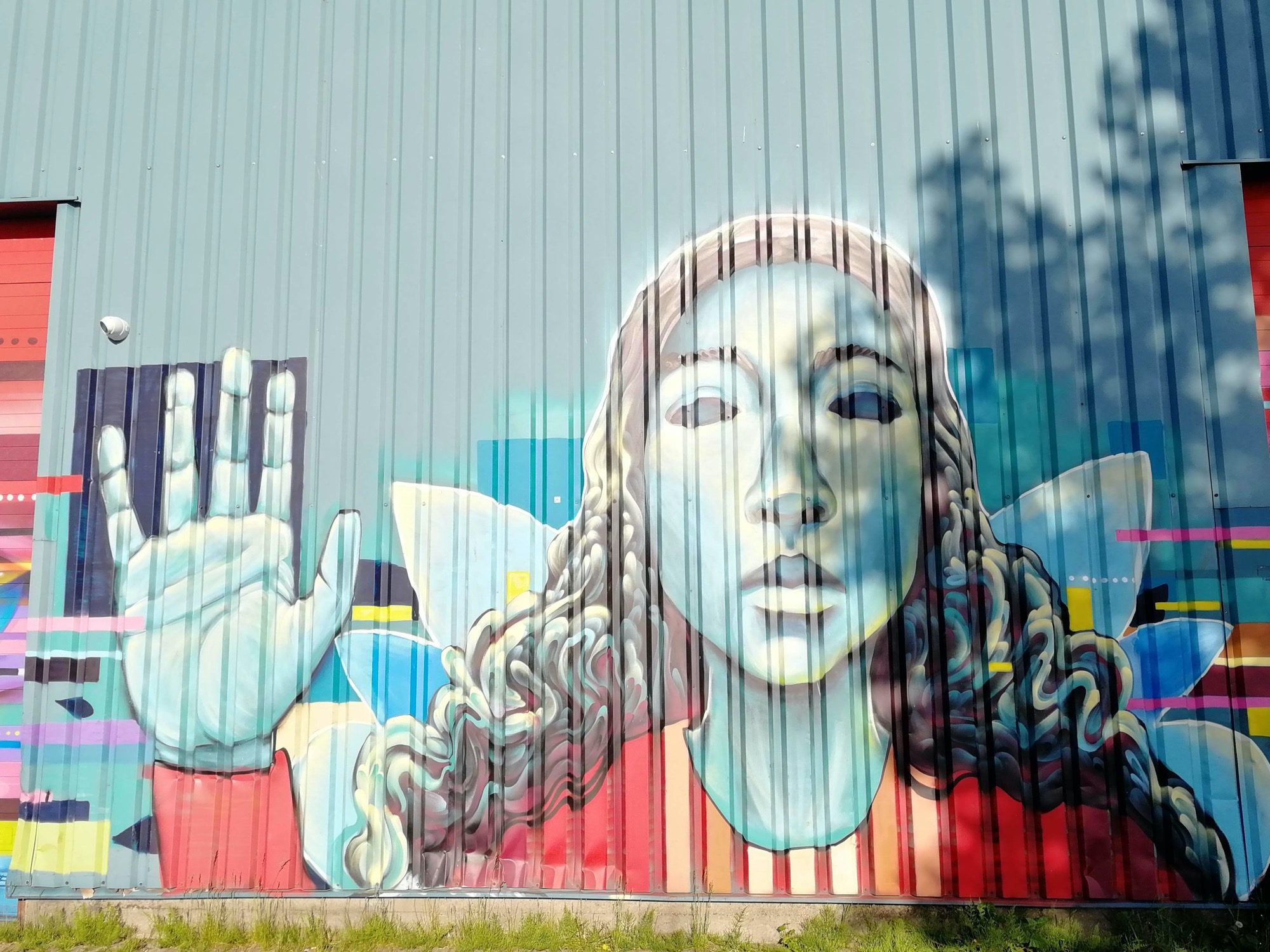 Portrait de femme aux cheveux bouclés — Street art à Amsterdam