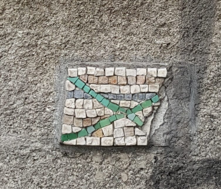 Morèje, ruban vert en diagonale — Street art de Morèje à Paris