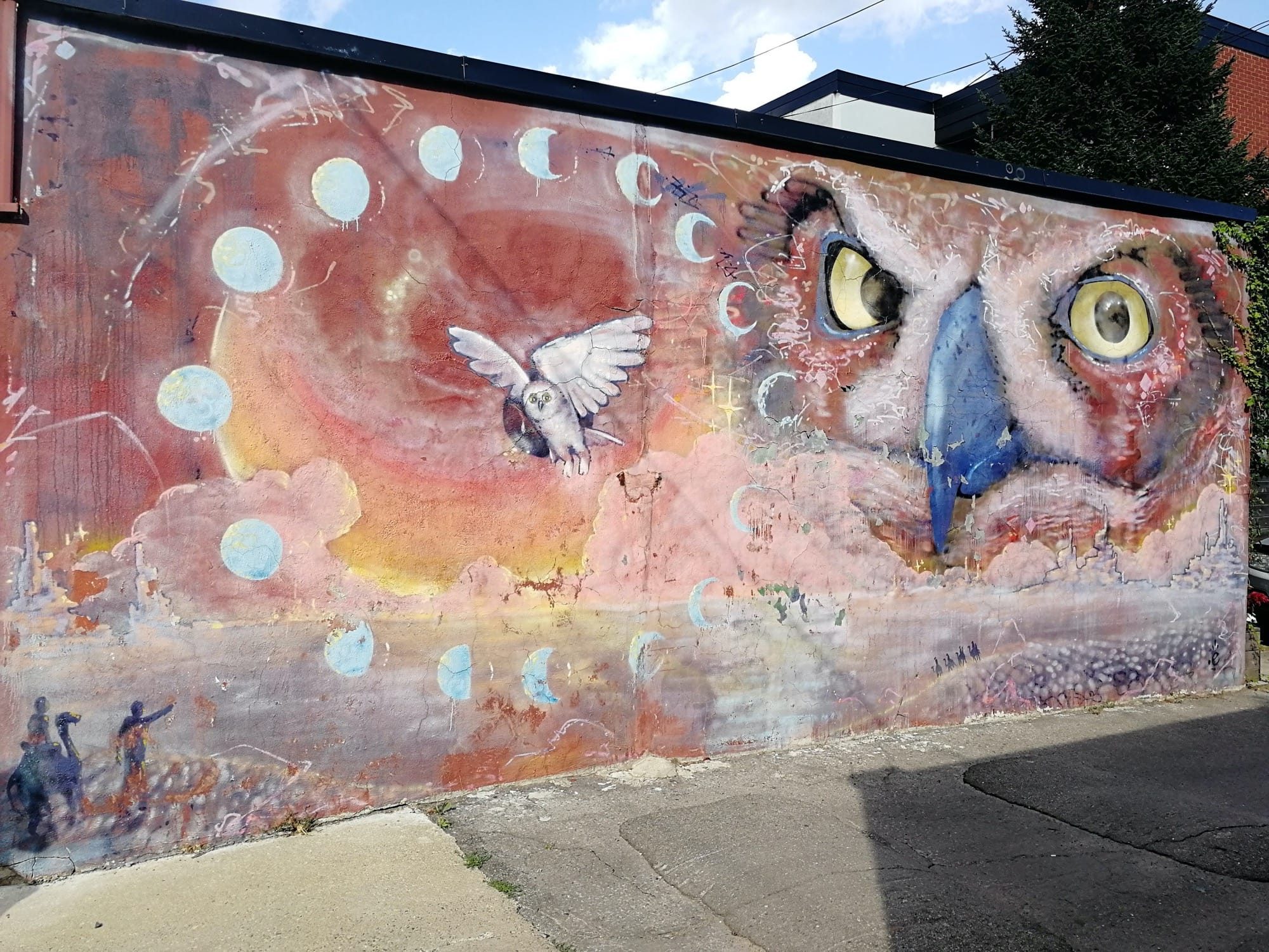 Chouette en Vol et Phases de Lune — Street art à Montréal