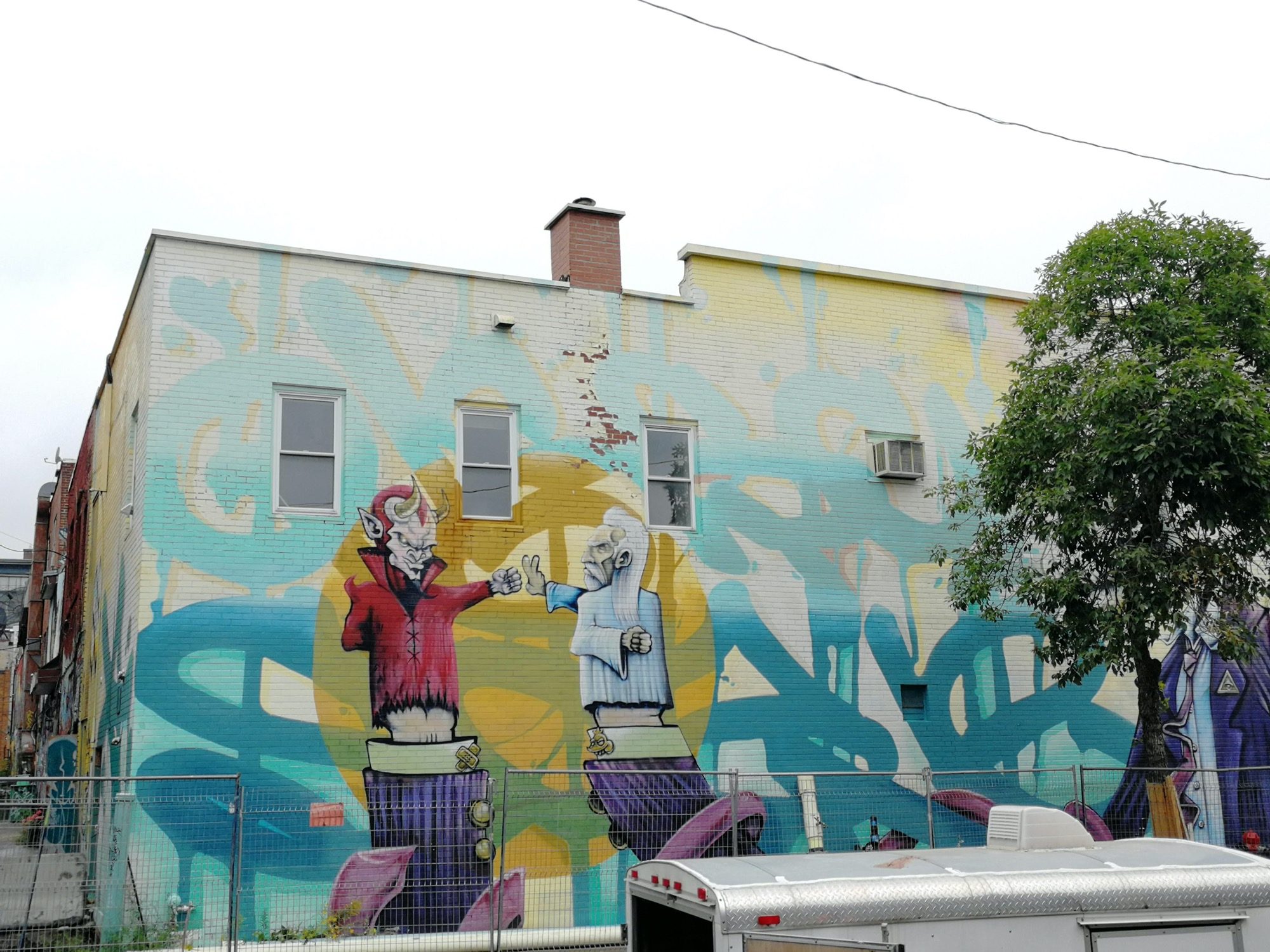 Vampire et fantôme — Street art à Montréal