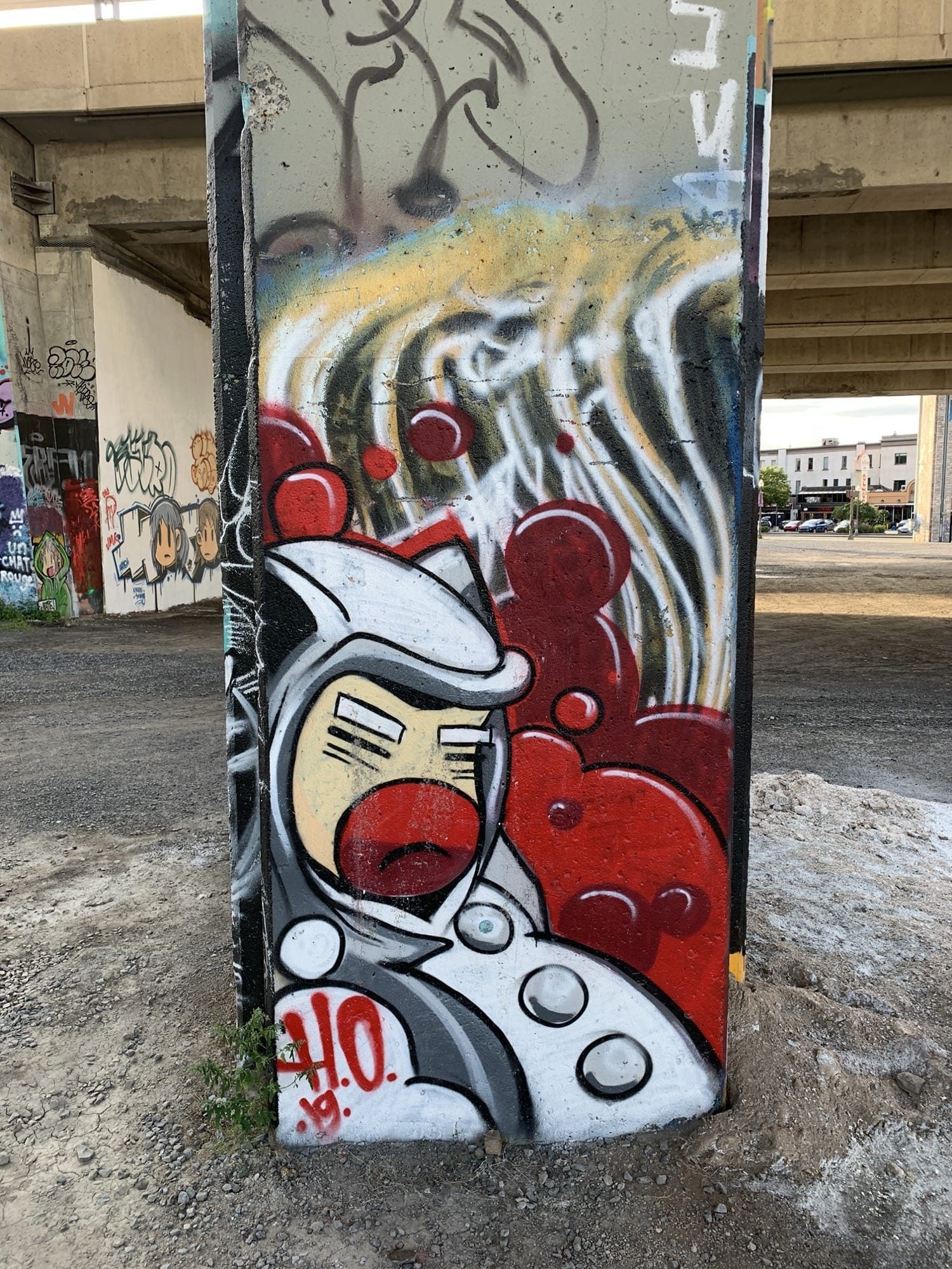 Clown casqué au nez rouge — Street art à Québec