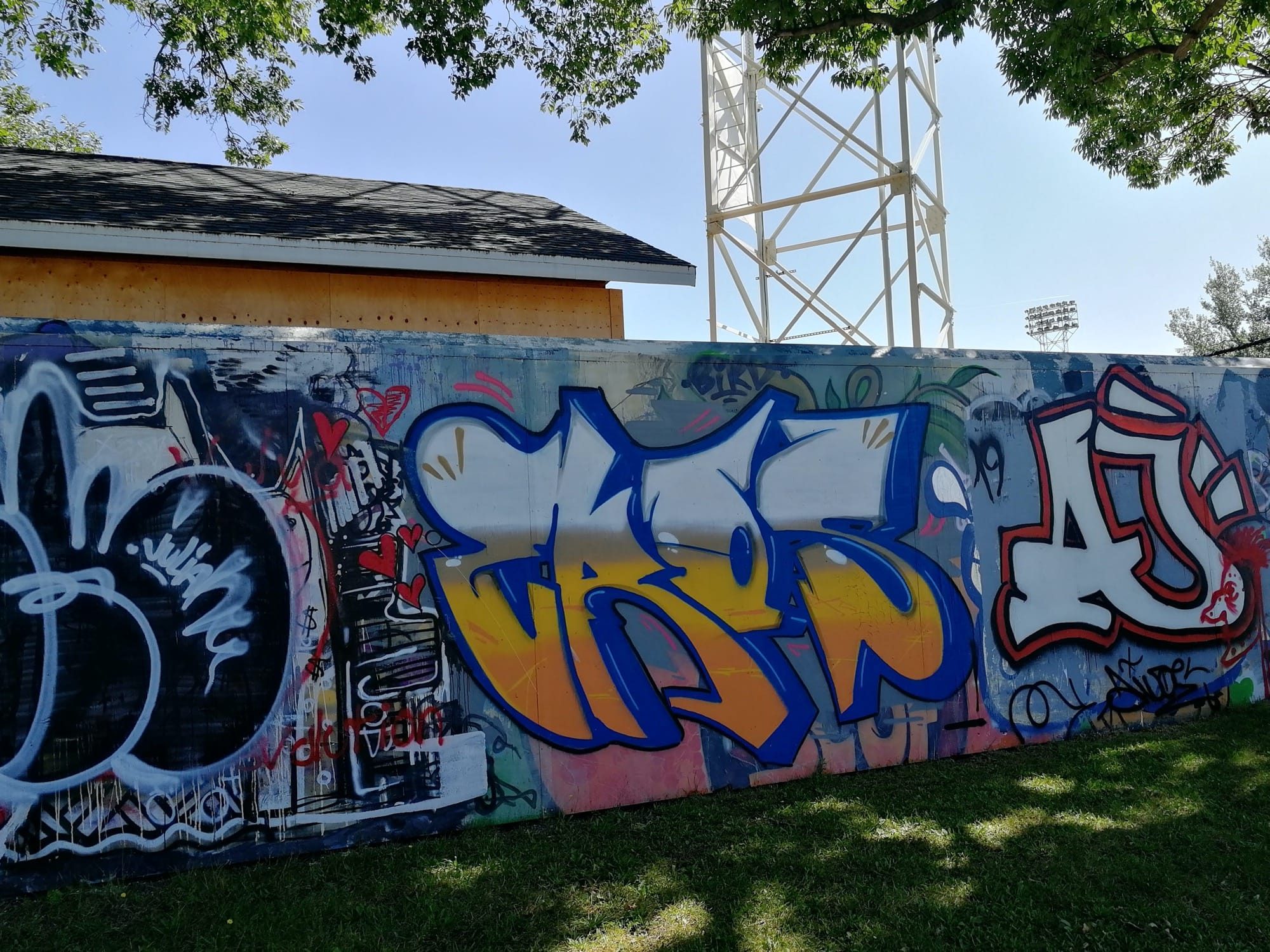 Multi-Color Graffiti Wall — Street art in Québec