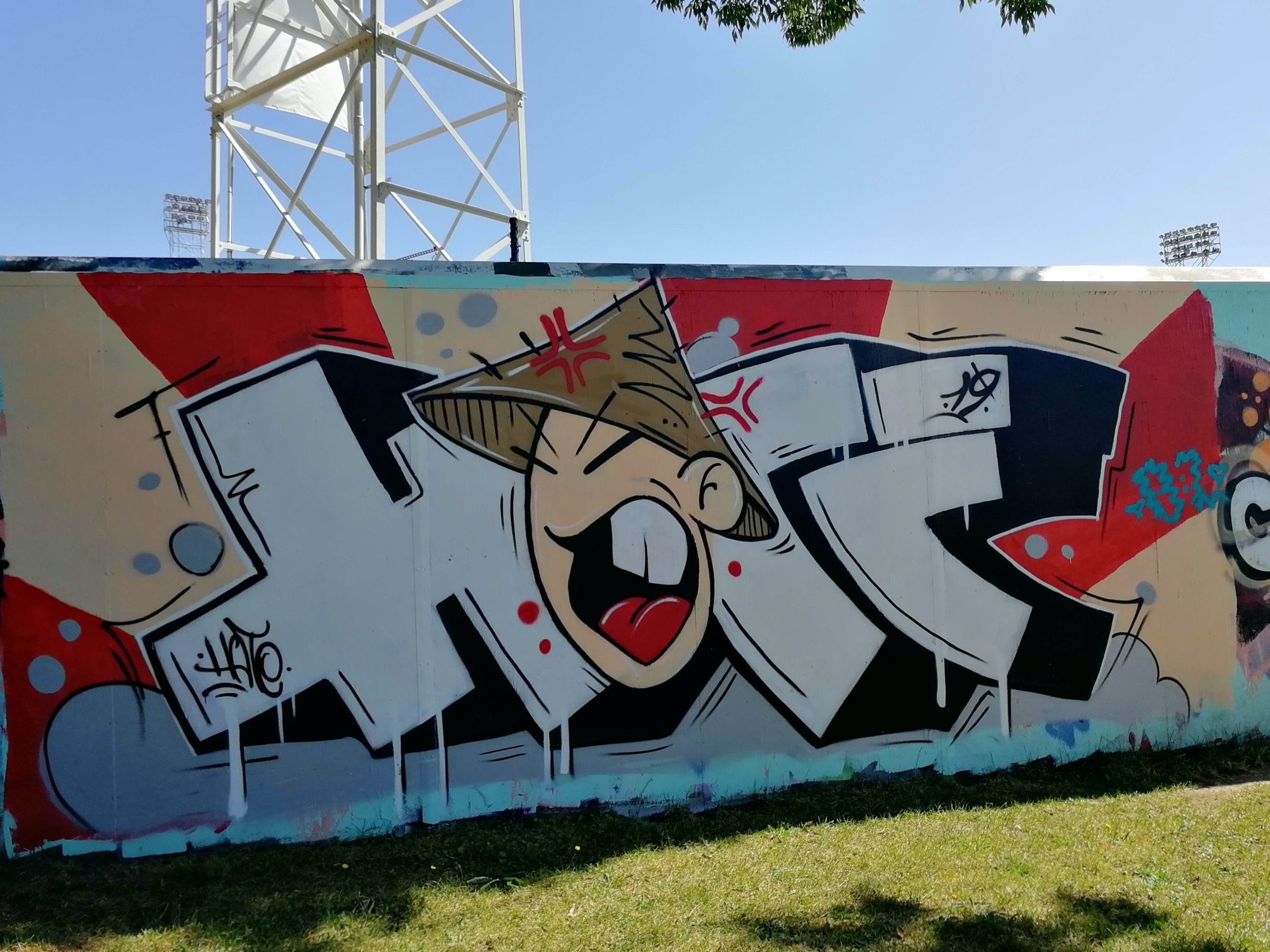 Graffiti with Smiling Character — Street art in Québec