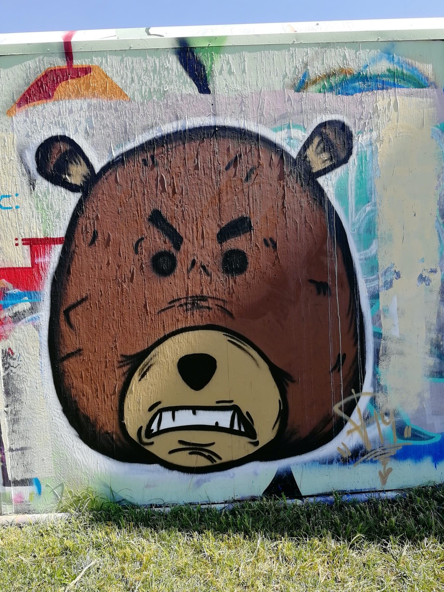 Angry Bear — Street art in Québec