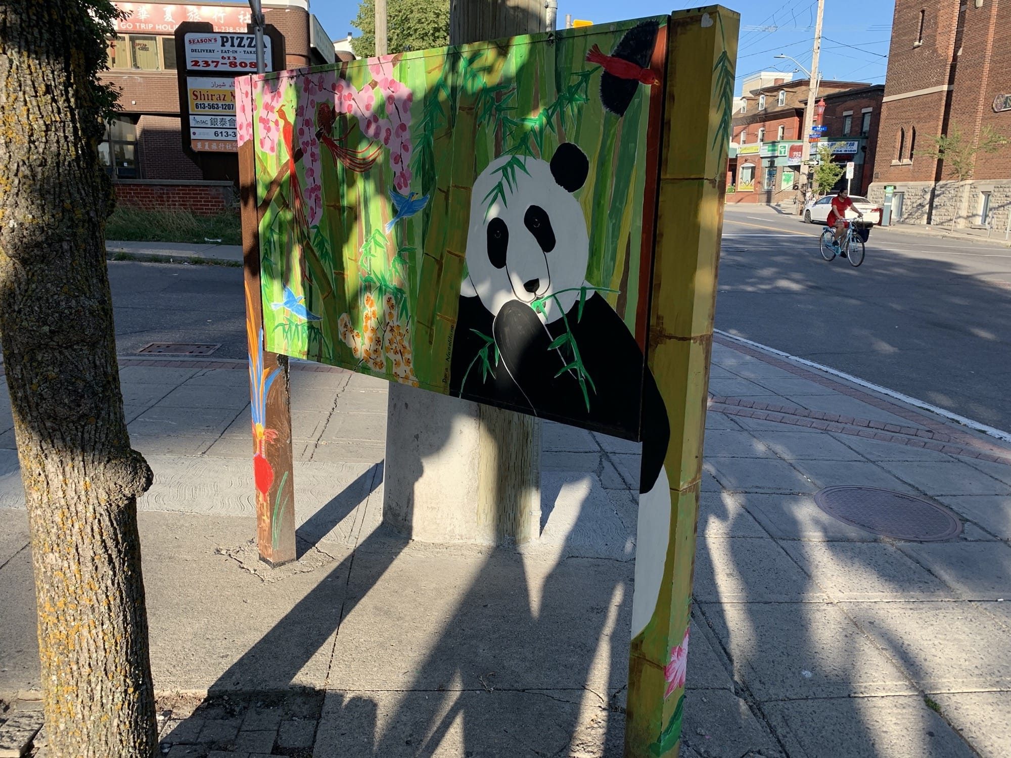 Panda au bambou sur panneau peint — Street art à Ottawa