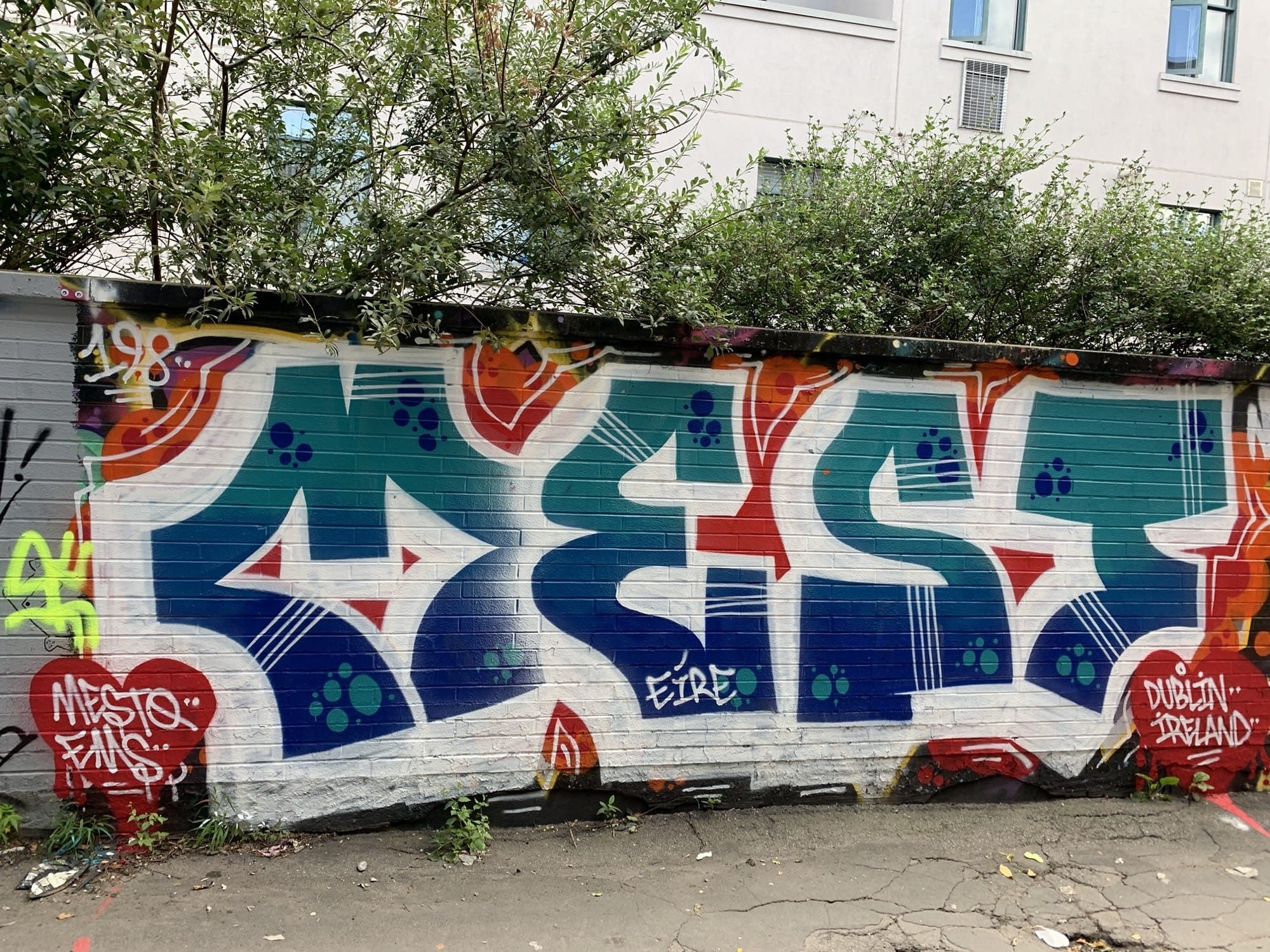 Wildstyle bleu et rouge MEST Eire — Street art à Toronto