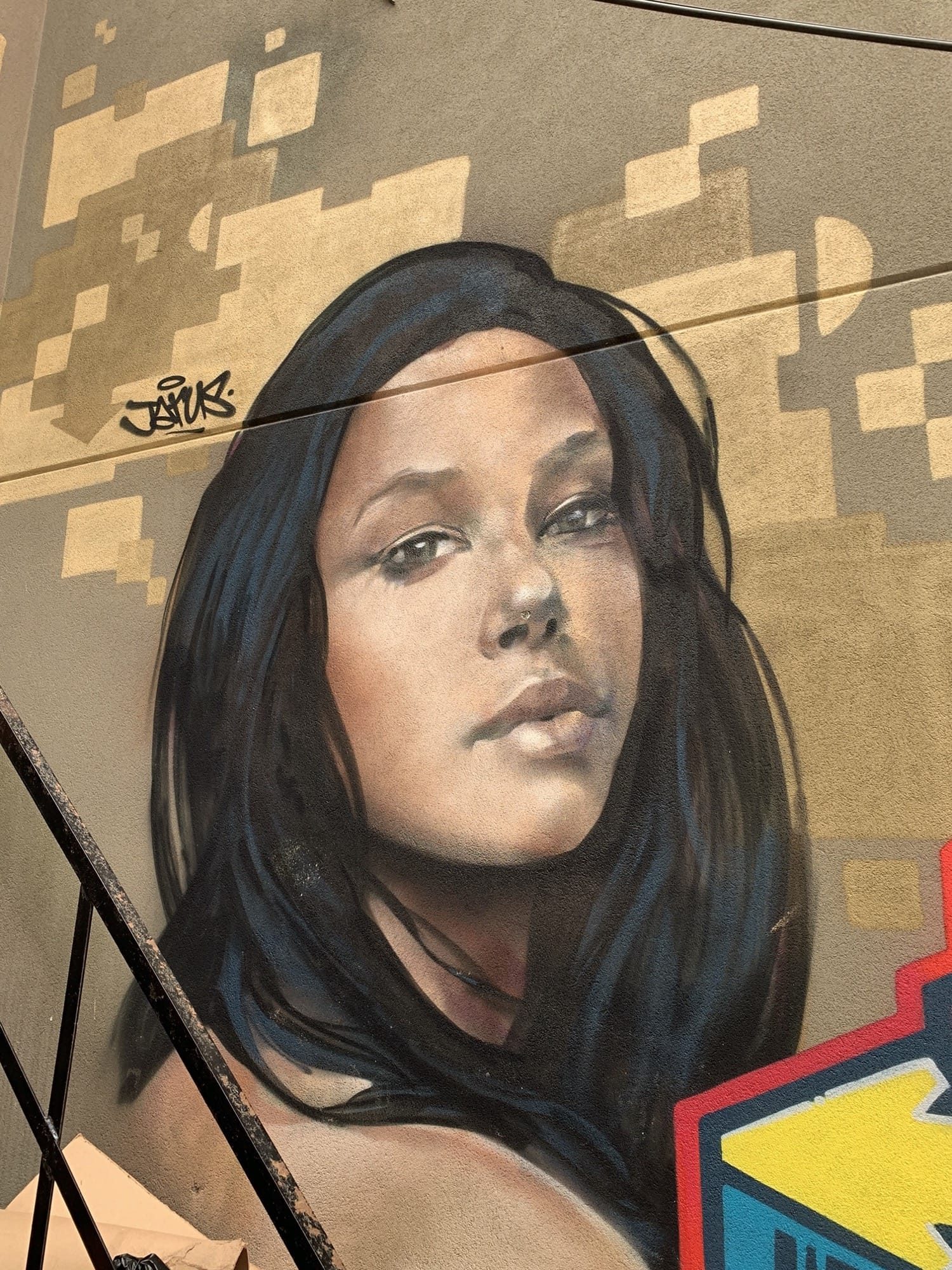 Portrait photoréaliste féminin par Jarus — Street art à Toronto