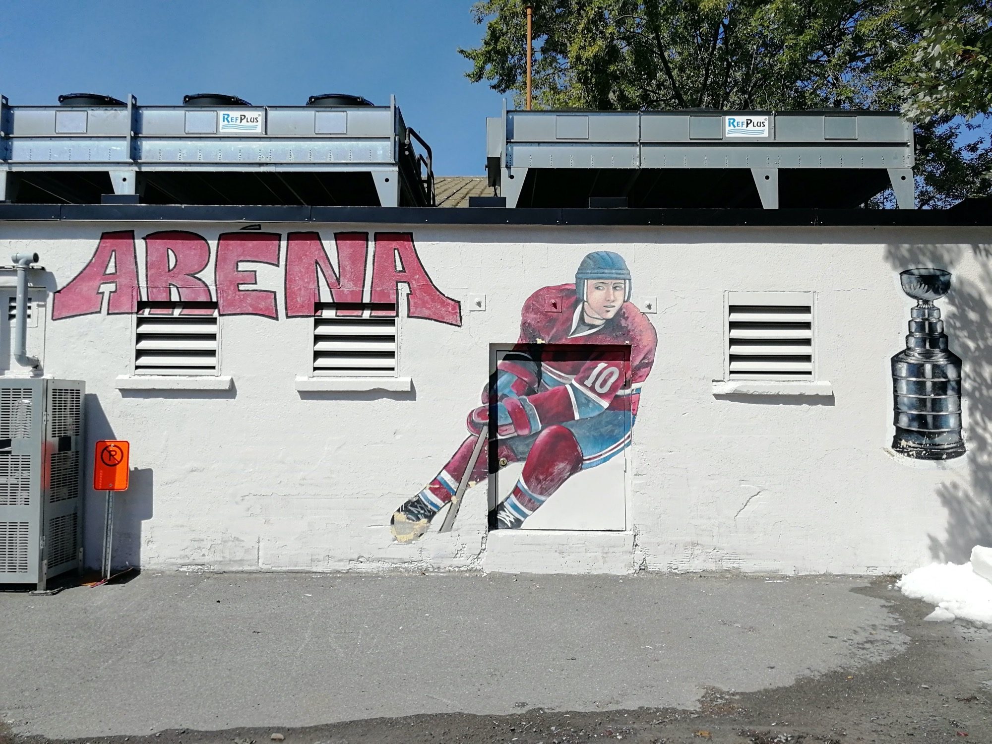 Arena, le hockeyeur numéro 10 — Street art à Montréal