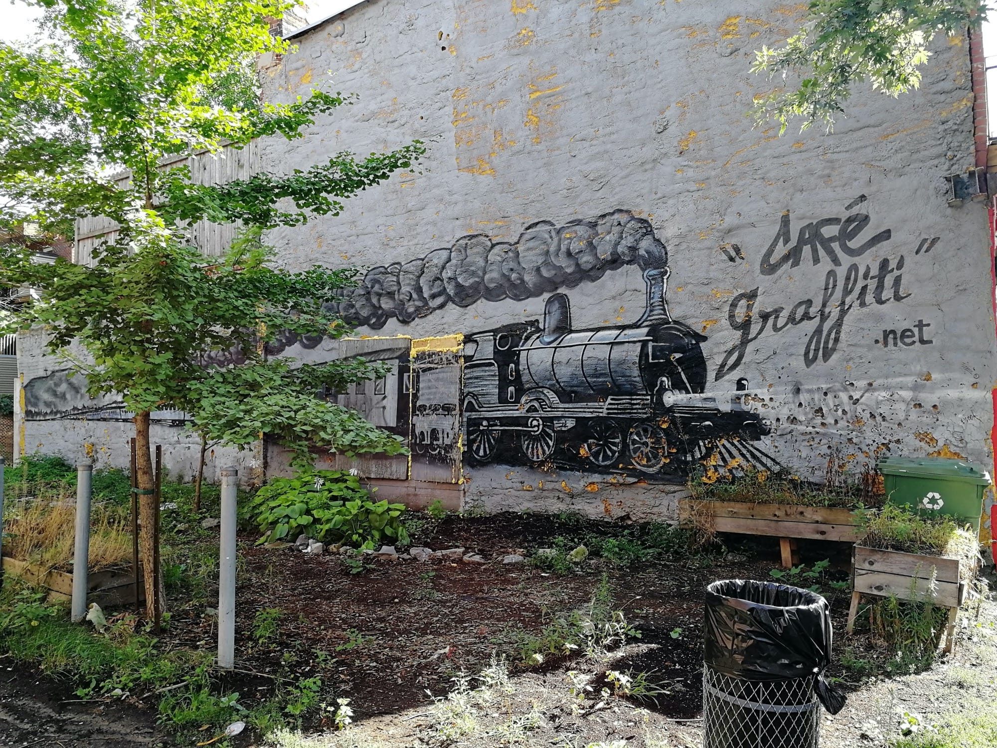 Colorful Line Graffiti — Street art à Montréal