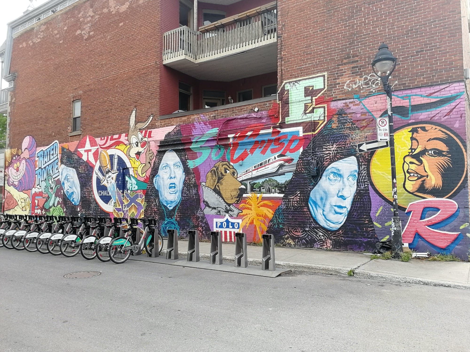 La longue fresque pop de la rue — Street art à Montréal